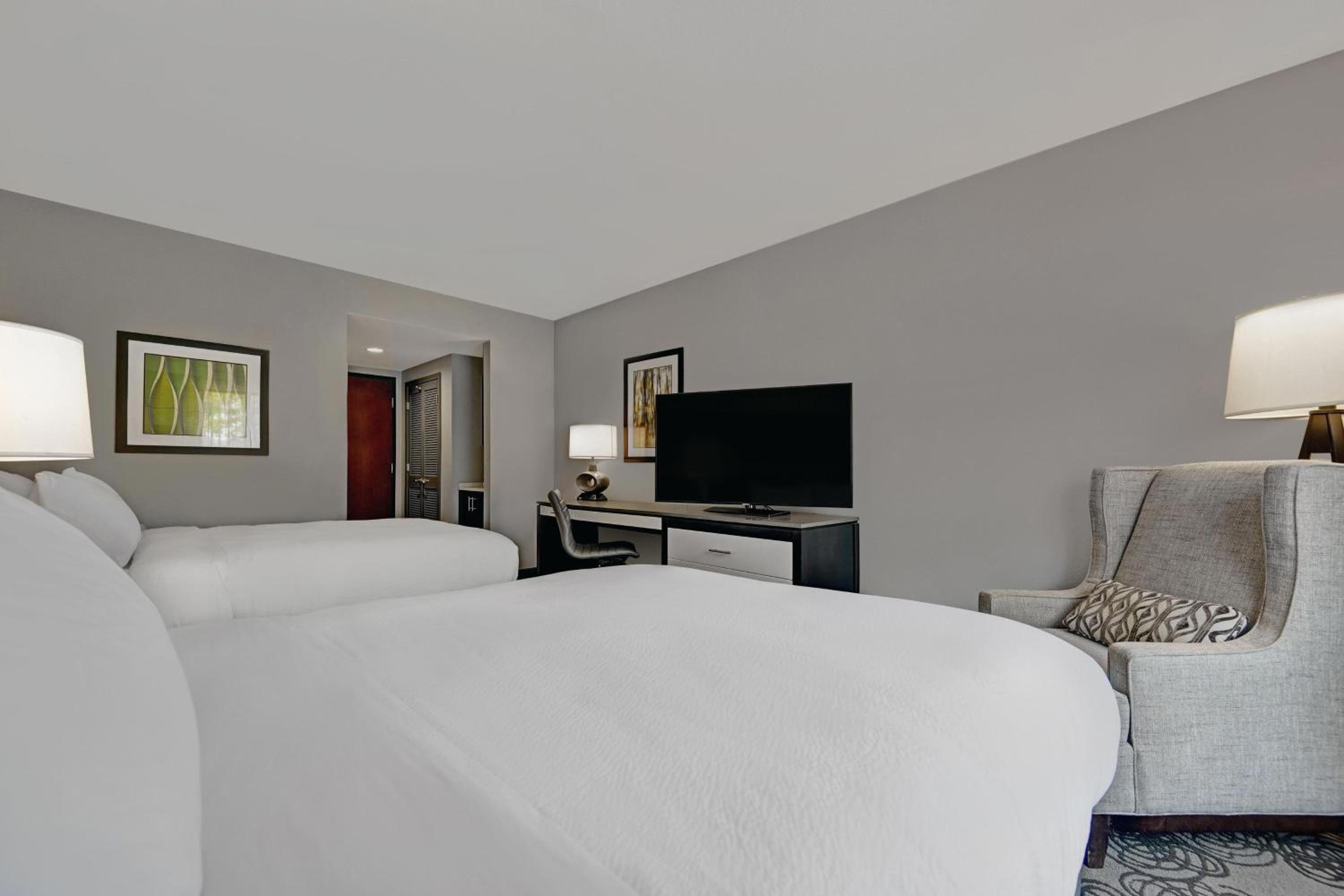 Traditional Queen Room with Two Queen Beds and Adapted Tub - Mobility Accessible photo 1