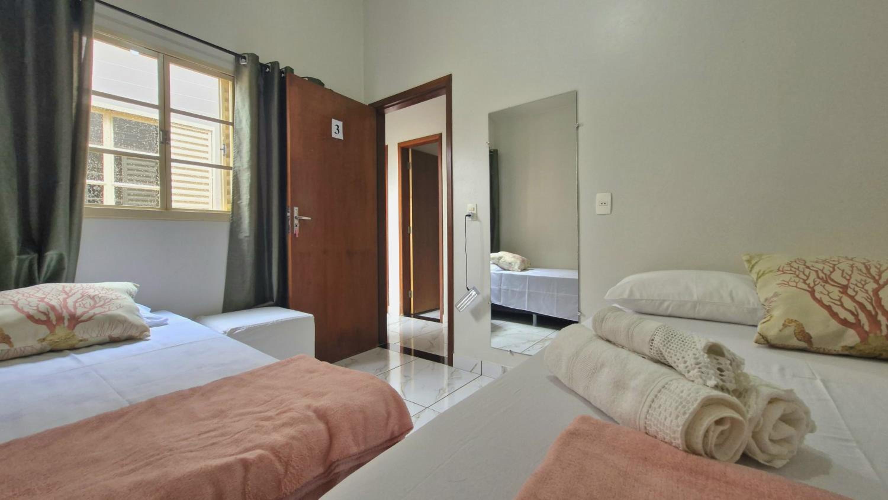 Basic Triple Room with Shared Bathroom photo 2