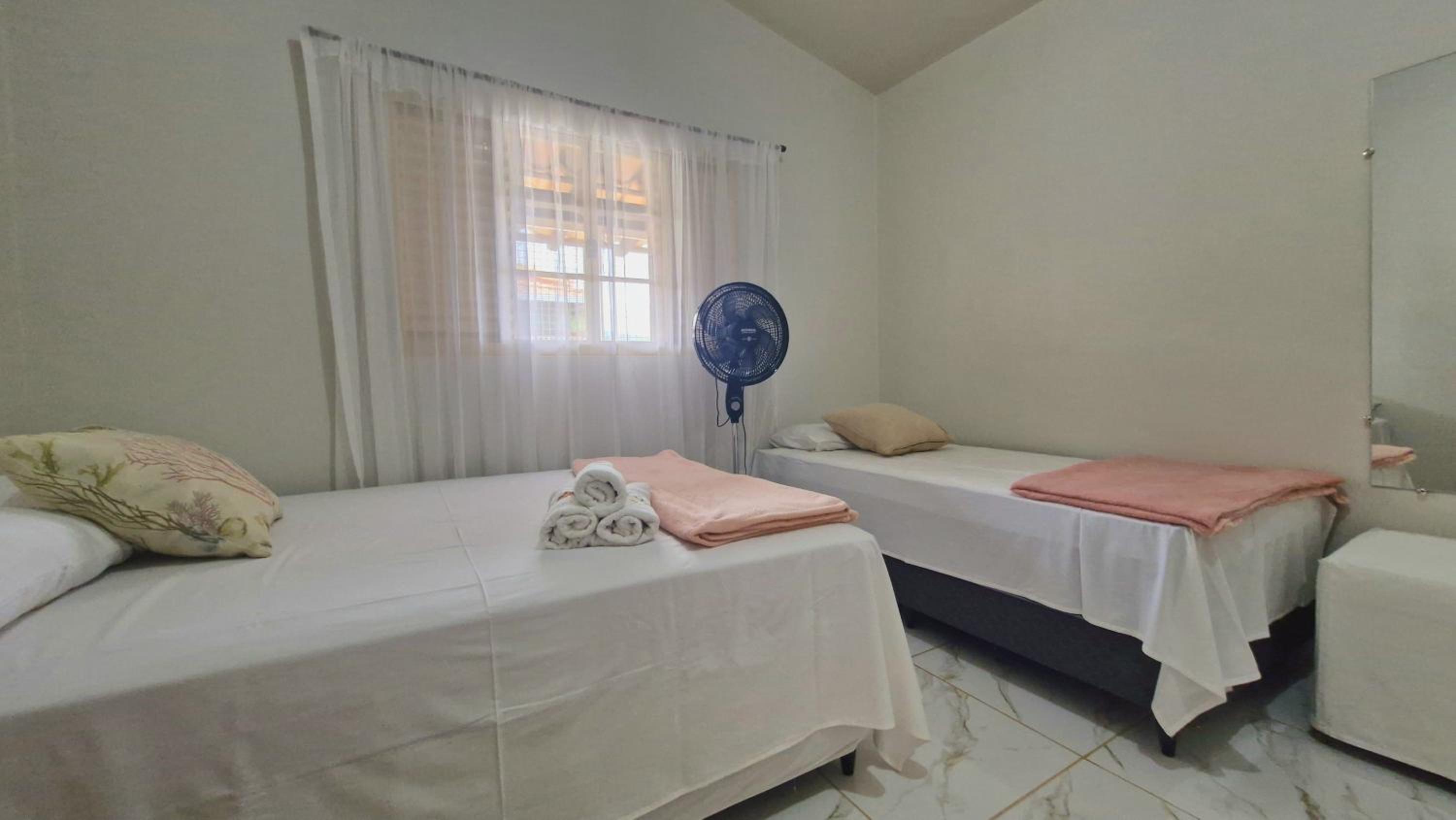 Basic Triple Room with Shared Bathroom photo 3