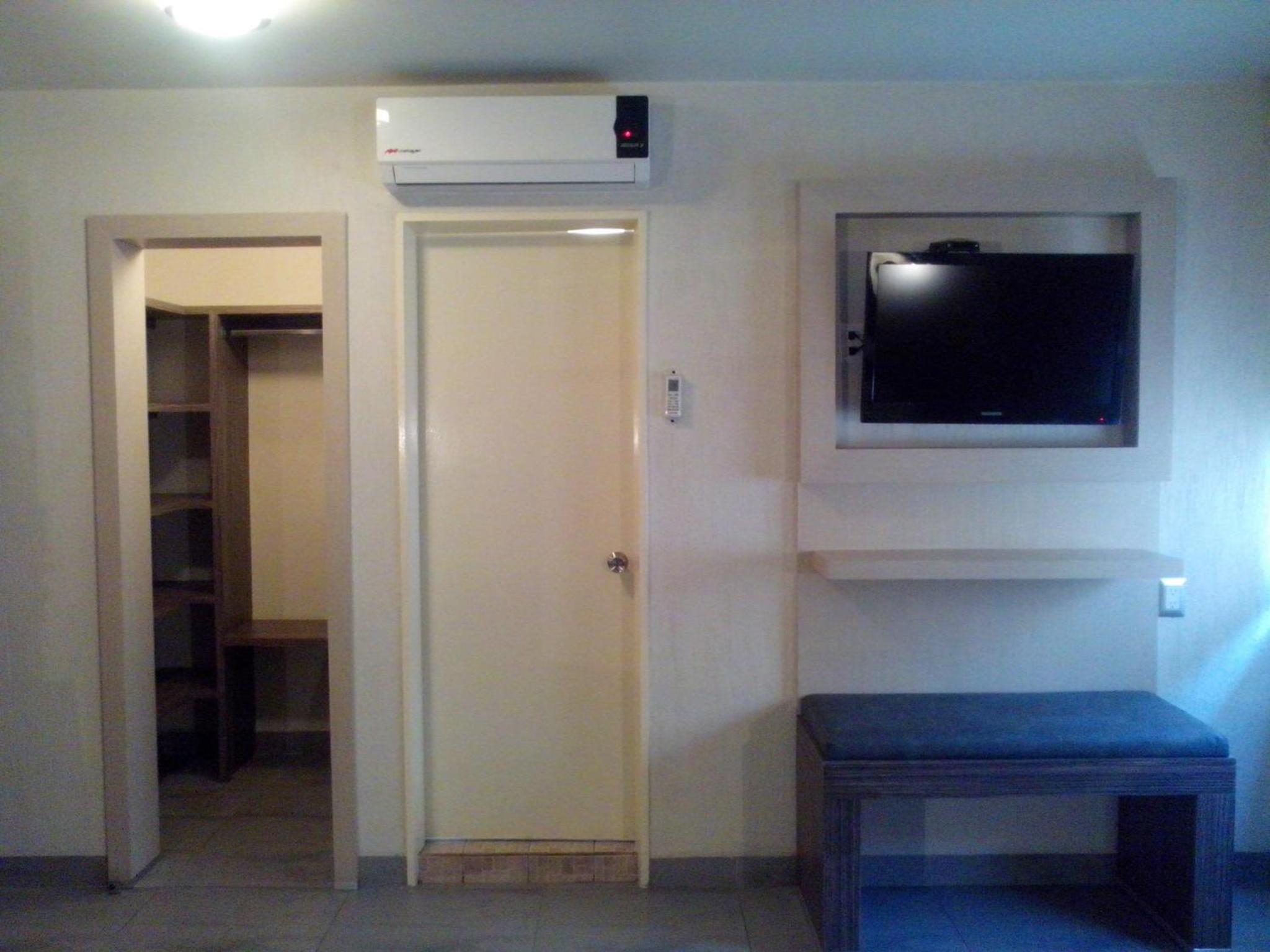 Queen Room - Photo 23