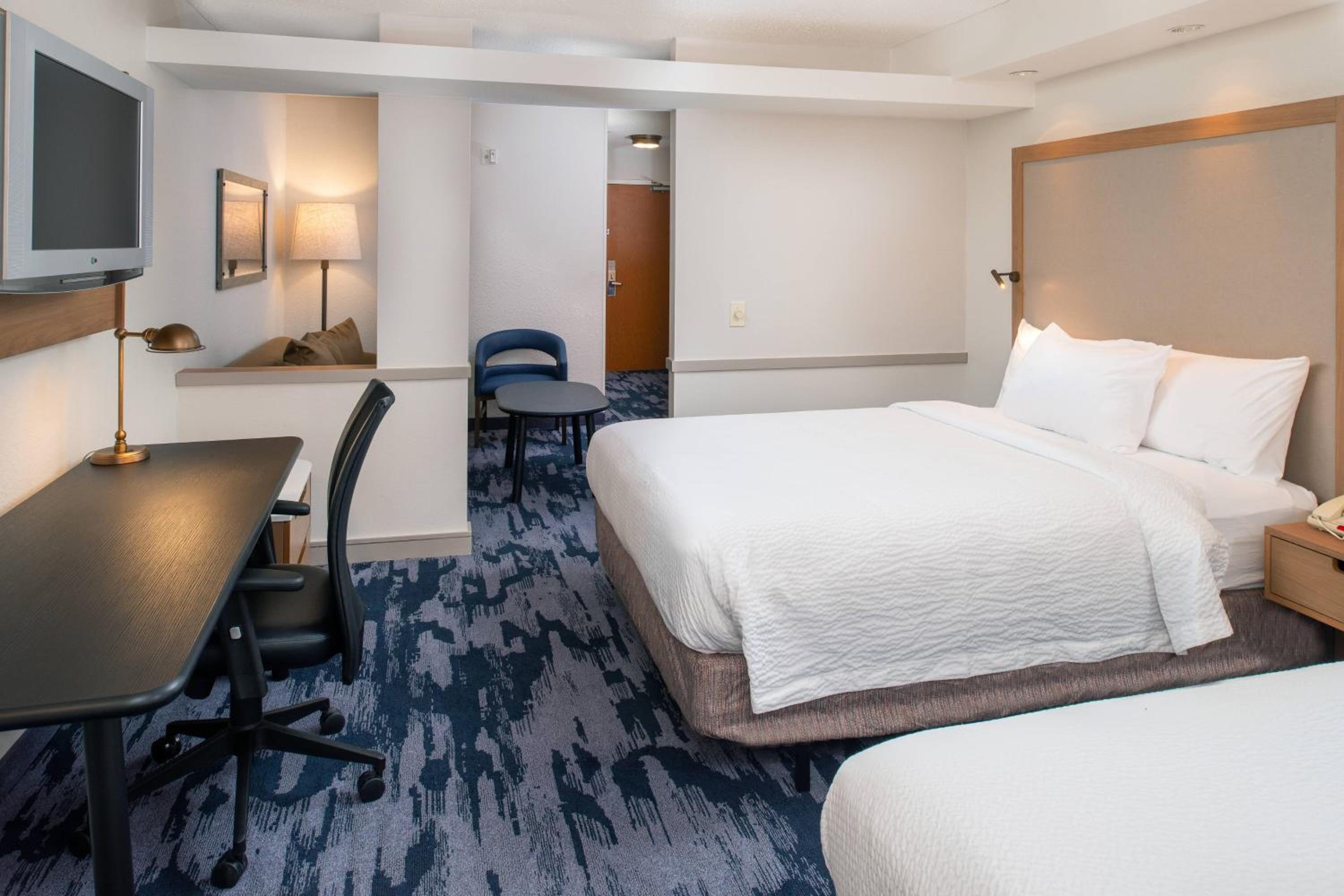 Queen Room with Two Queen Beds, Bathtub and Sofa Bed - Mobility Access/Hearing Accessible - Photo 1