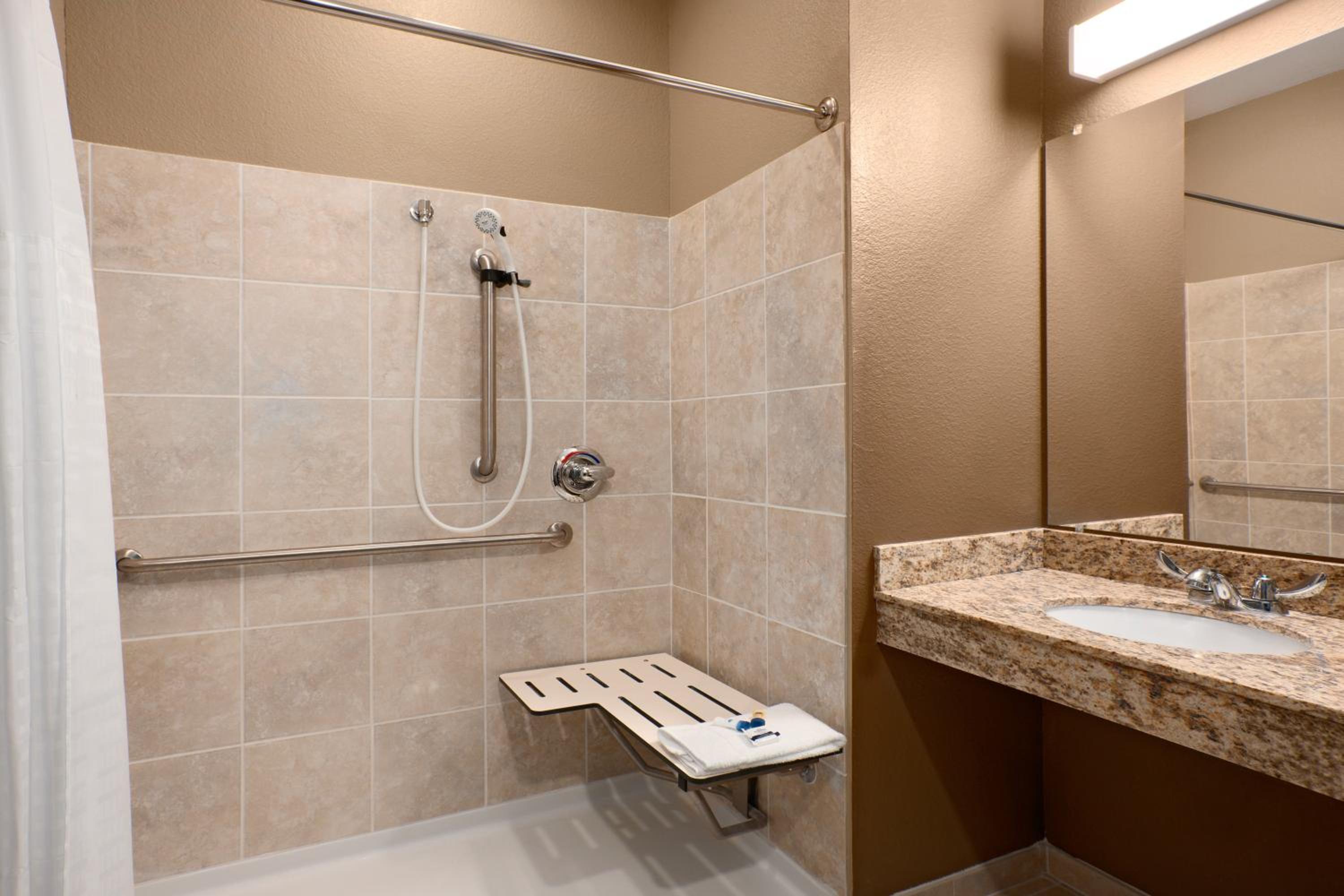 One-Bedroom Suite - Disability Access/Non-Smoking photo 2