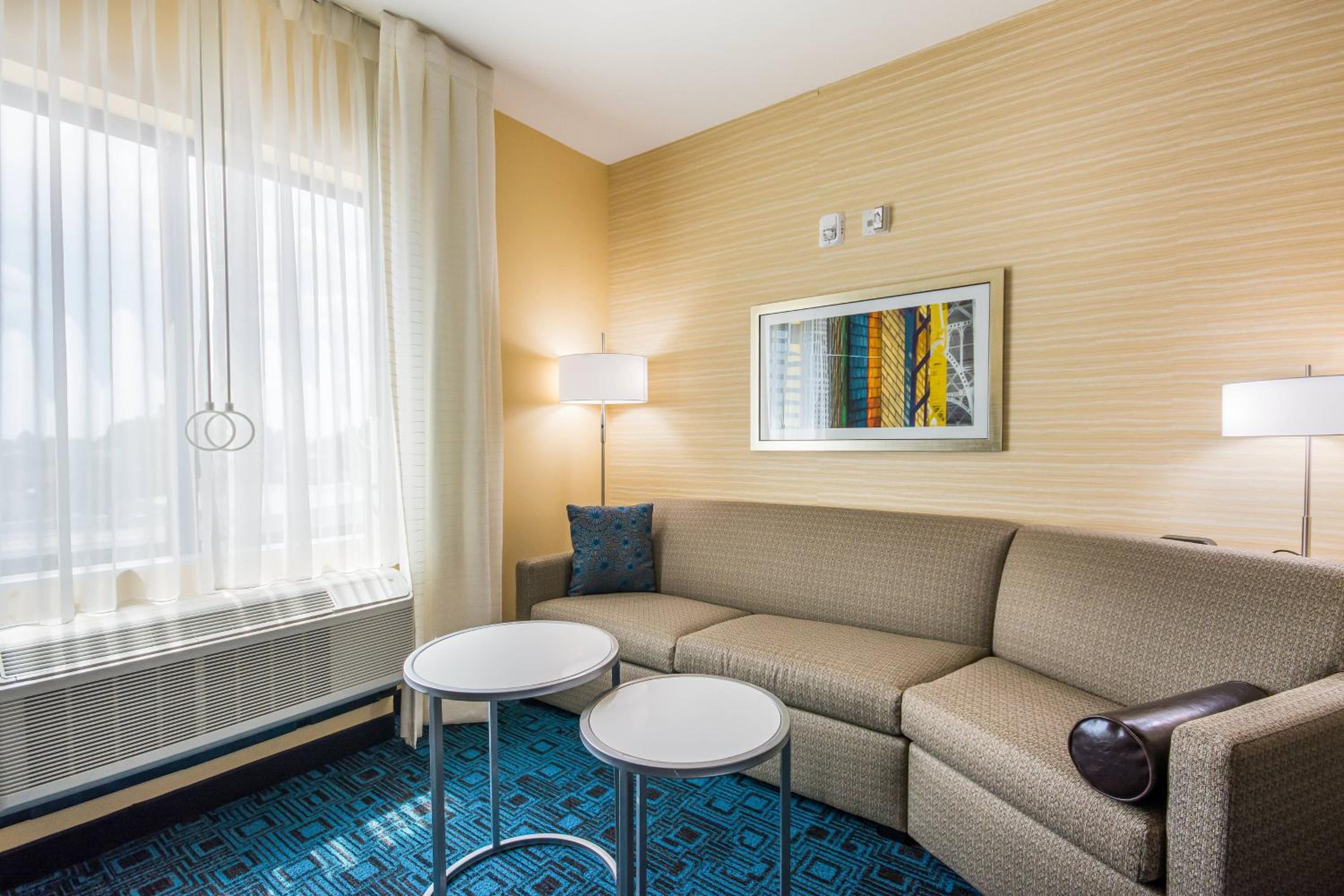 Queen Suite with Two Queen Beds, Bathtub and Sofa Bed - Mobility Access photo 2