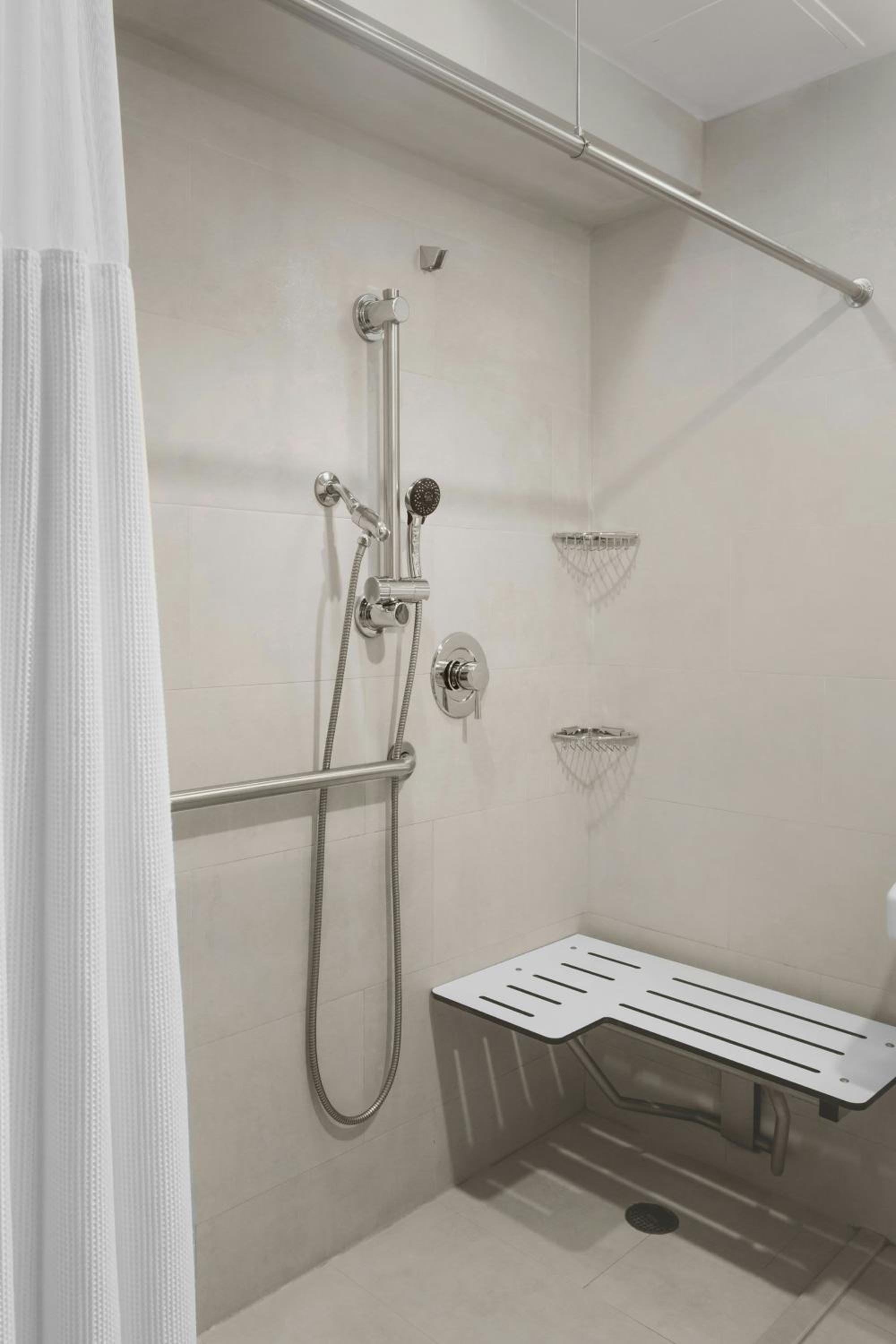 King Room - Mobility and Hearing Accessible with Roll-in Shower photo 2