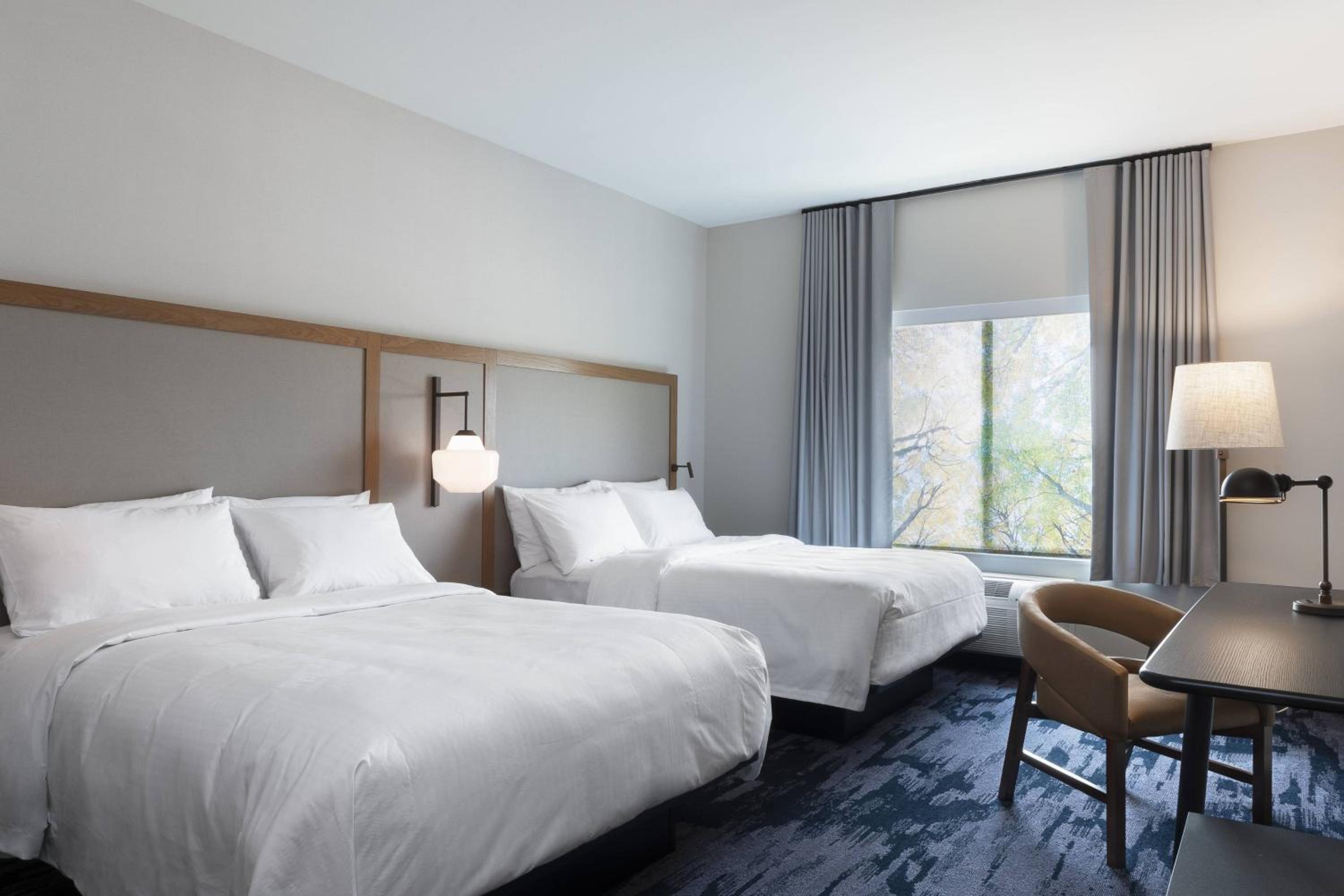 Queen Room with Two Queen Beds - Hearing Accessible