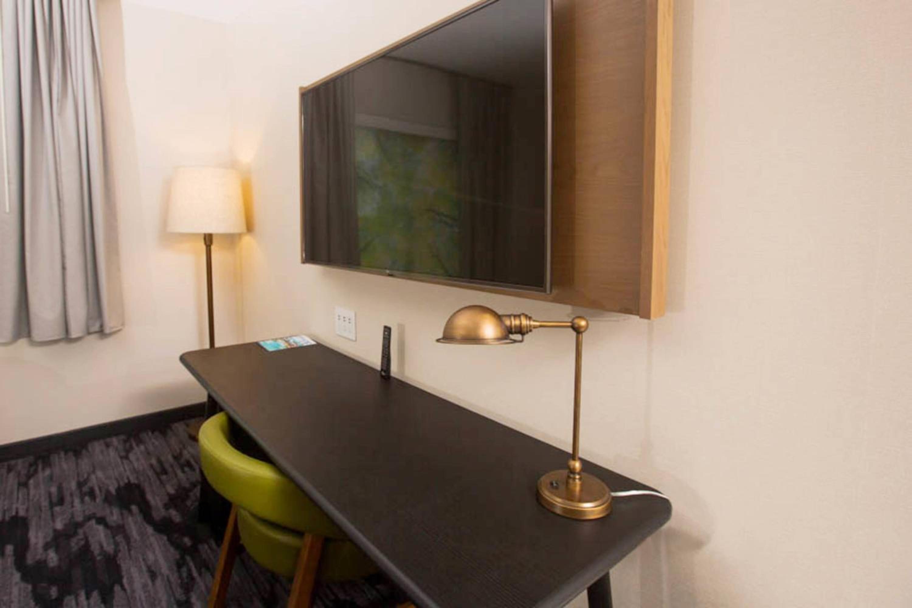 King Room - Hearing Accessible photo 2