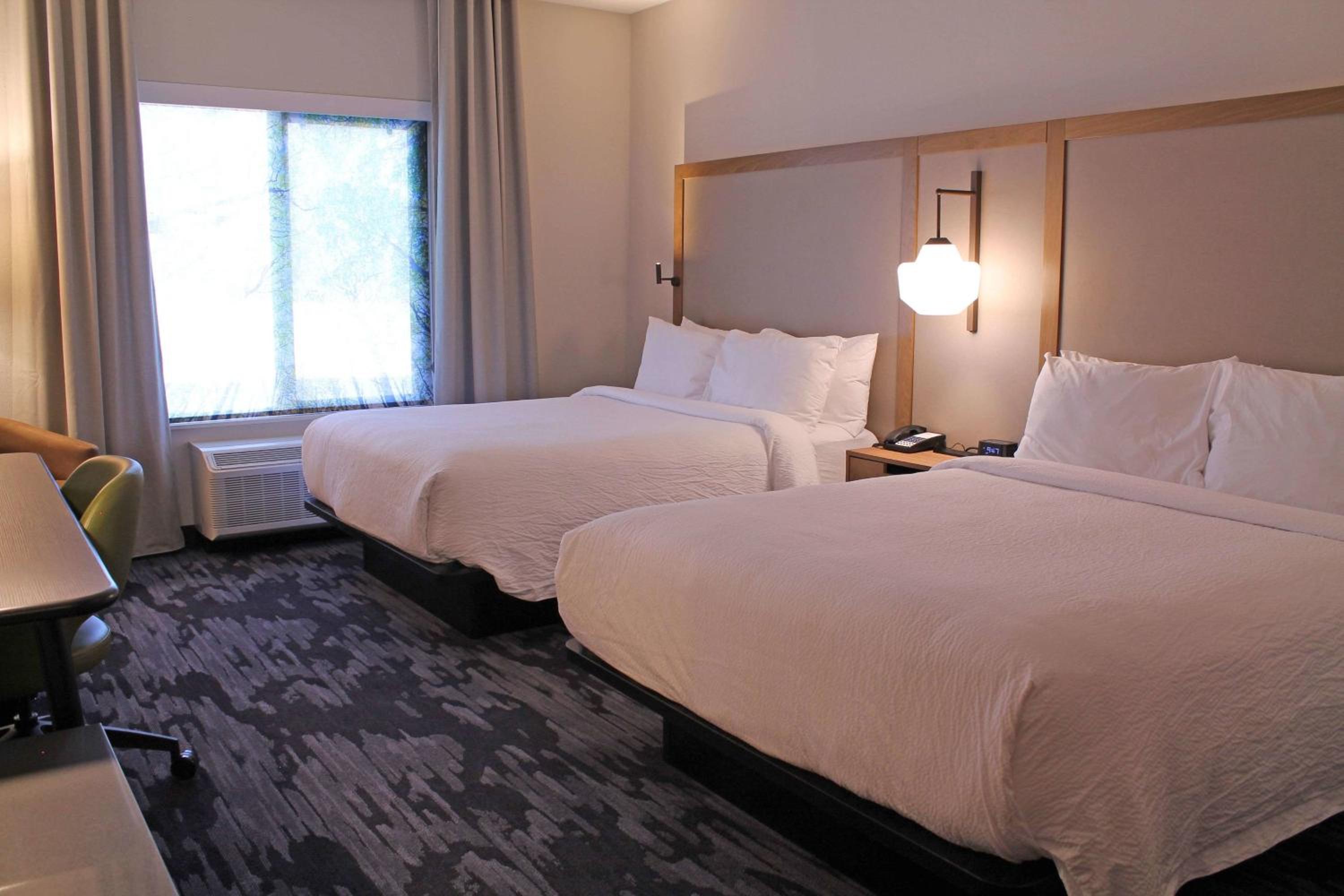 Queen Room with Two Queen Beds photo 1
