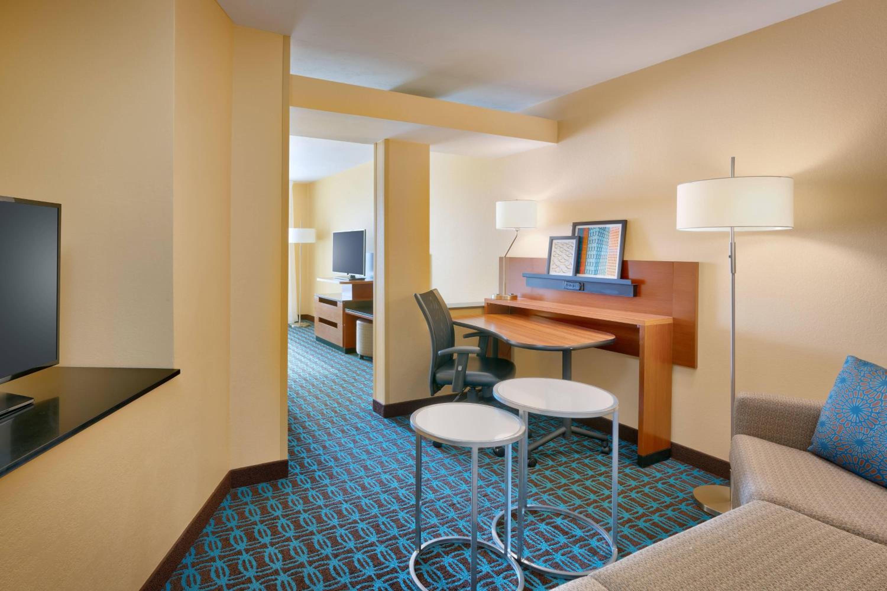 Queen Suite with Sofa Bed and Adapted Tub - Mobility and Hearing Accessible