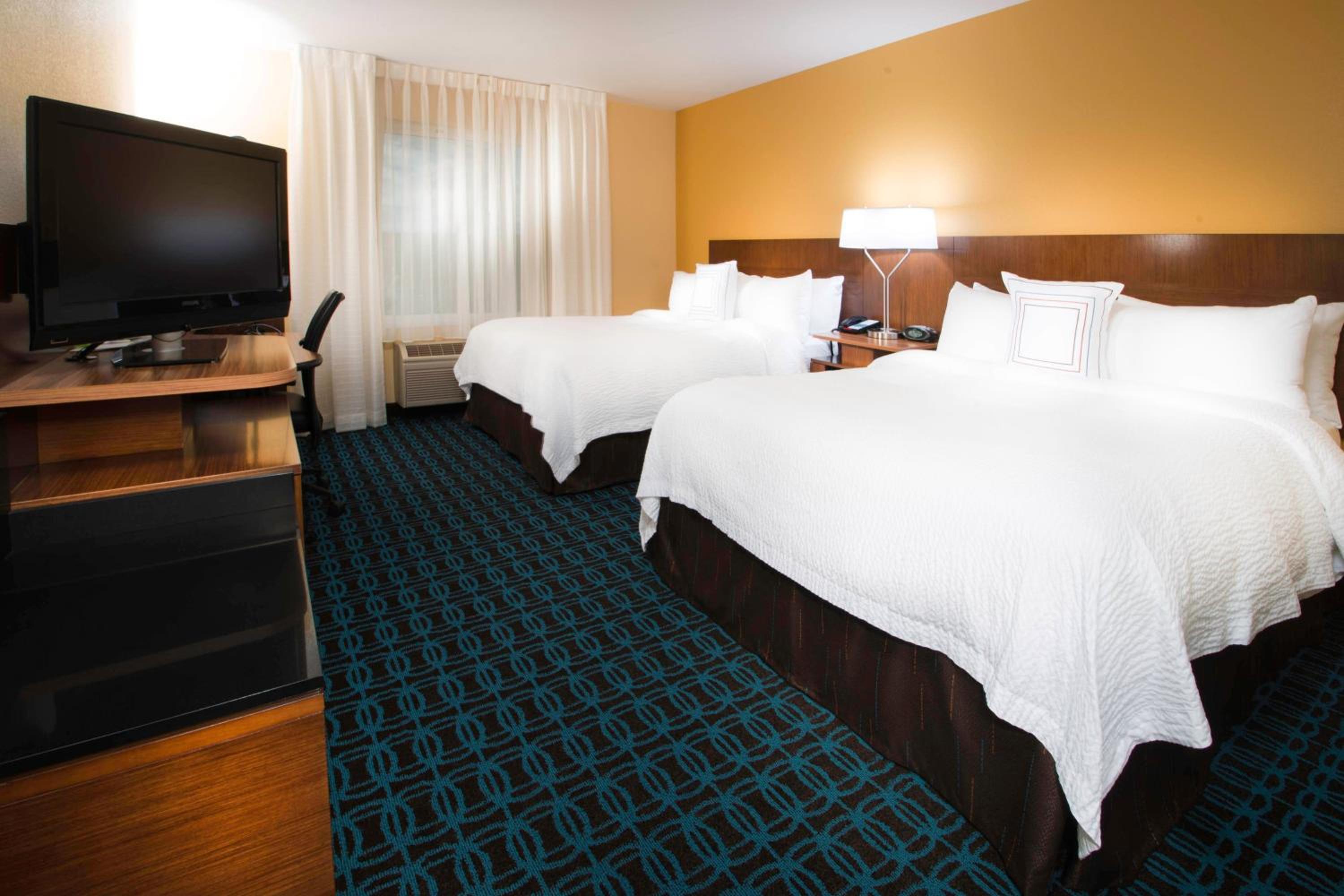 Queen Room with Two Queen Beds and Adapted Tub - Mobility and Hearing Accessible