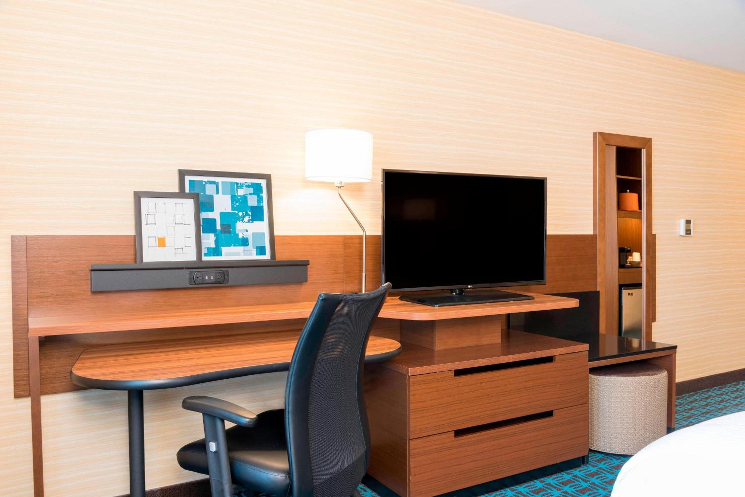 King Room - Hearing Accessible photo 1
