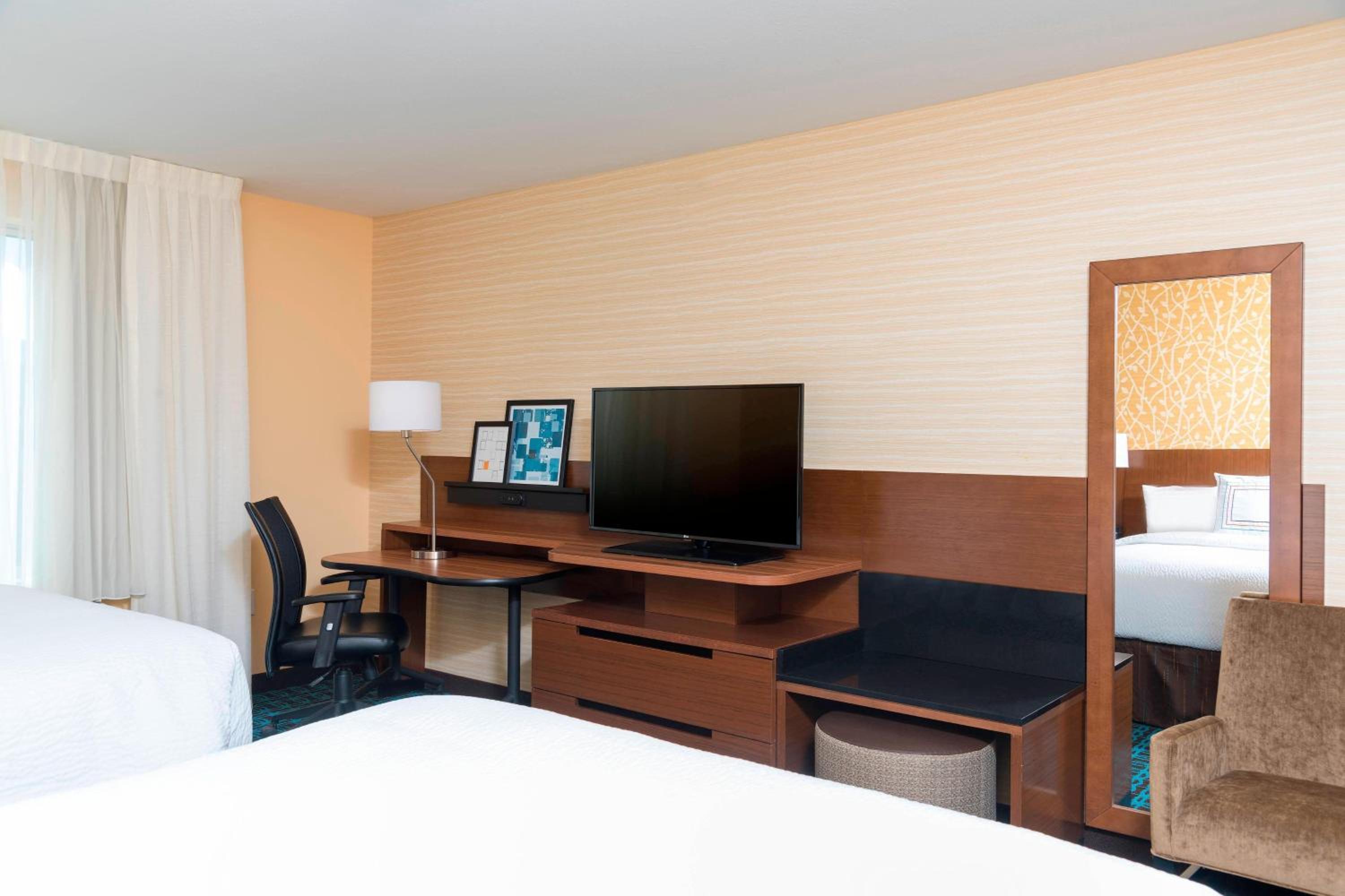 Queen Room with Two Queen Beds and Bathtub - Mobility Access photo 1