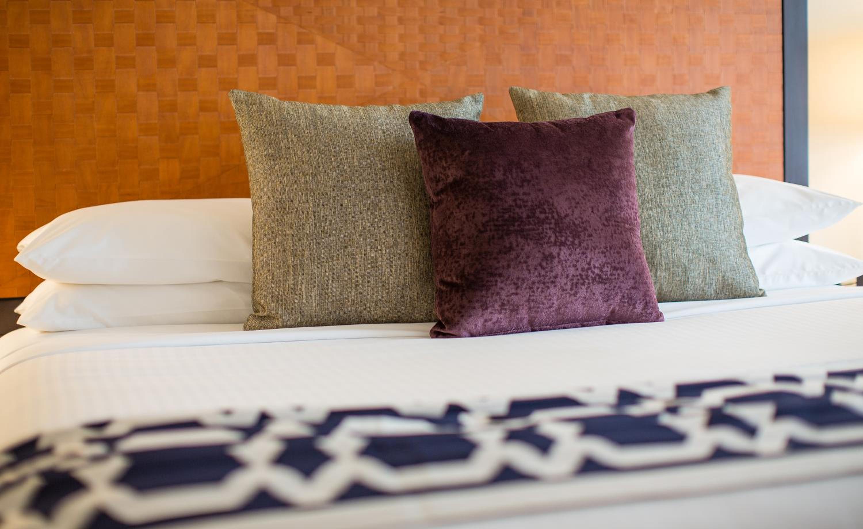 Queen Room with Two Queen Beds - Photo 4