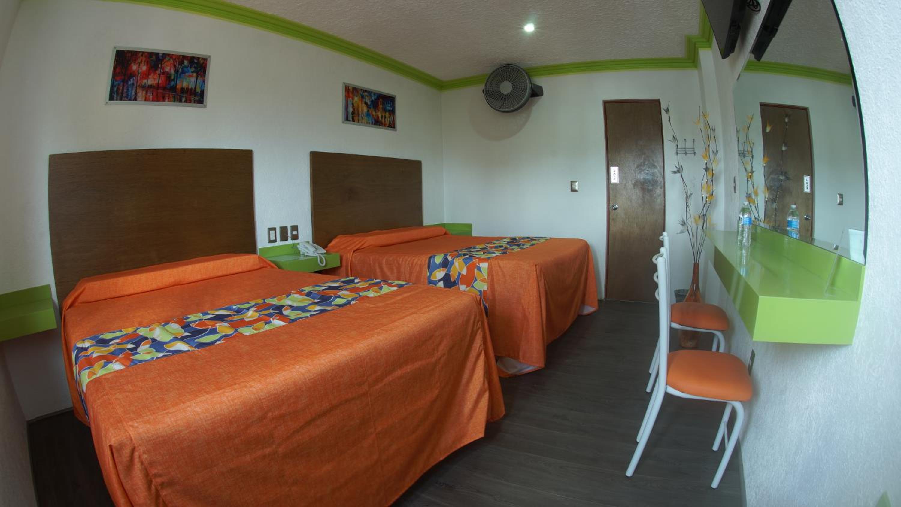 King Room with Two King Beds photo 1