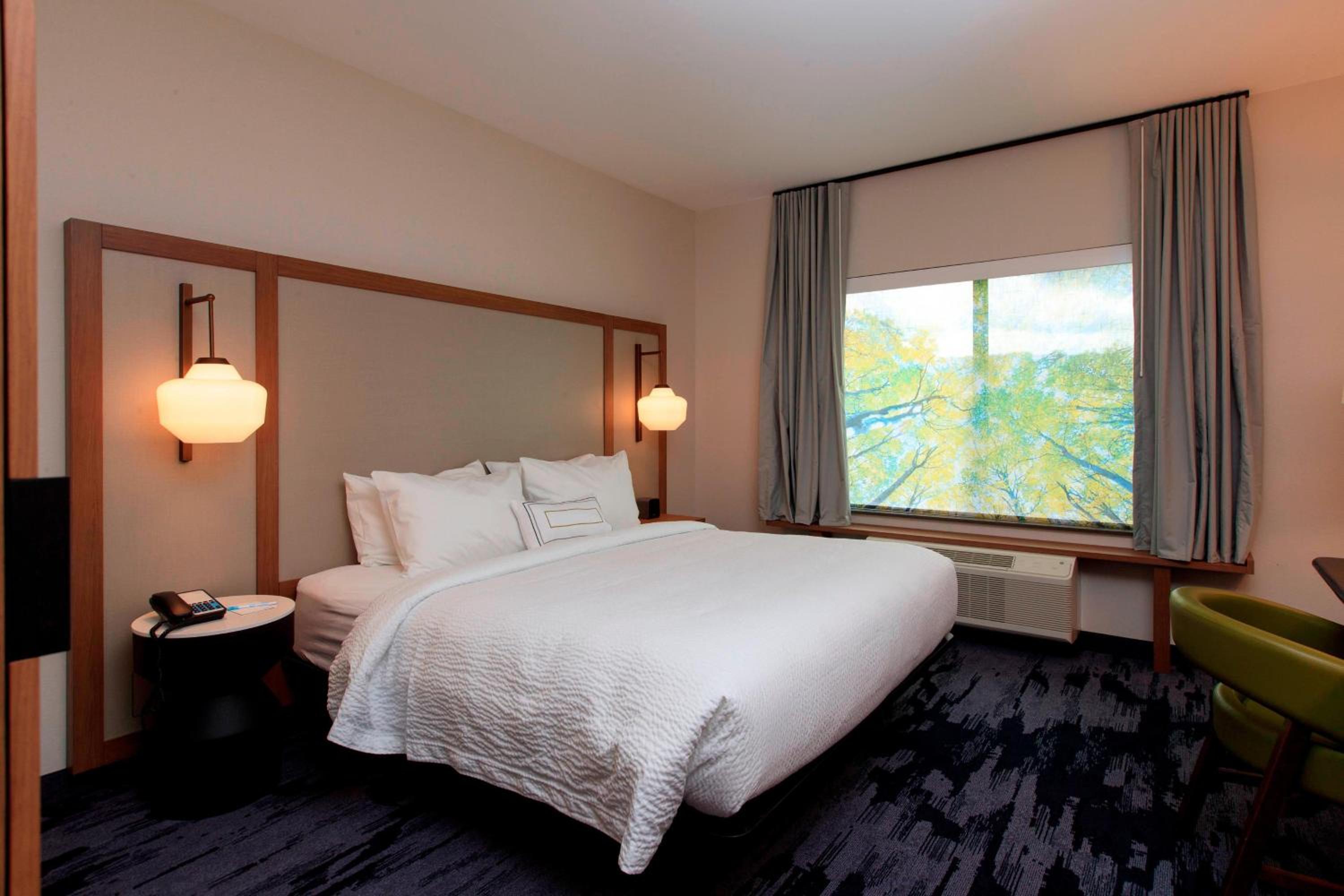 King Room with Roll-in Shower - Mobility and Hearing Accessible