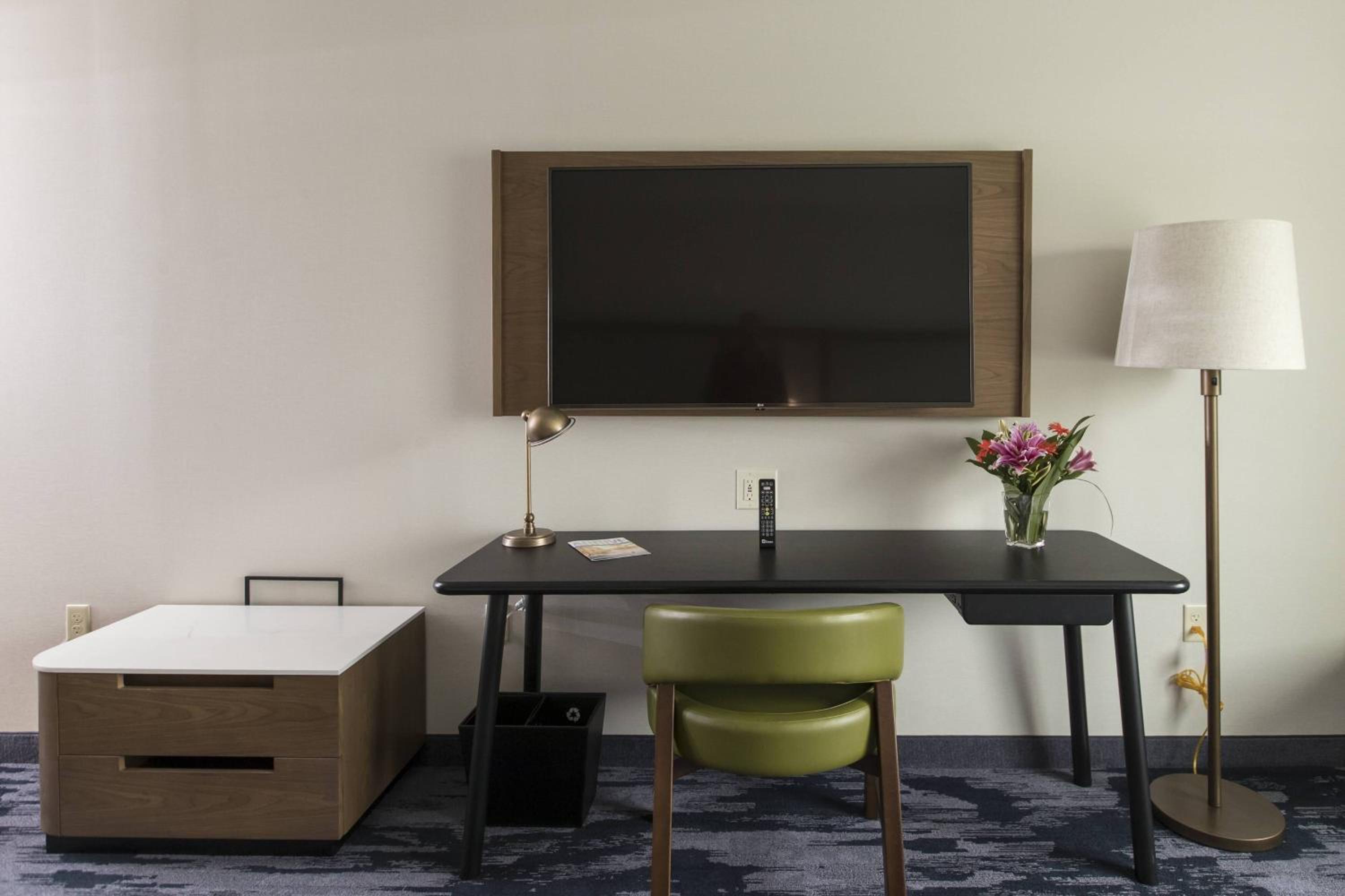King Room with Roll-In Shower - Mobility Access/Hearing Accessible