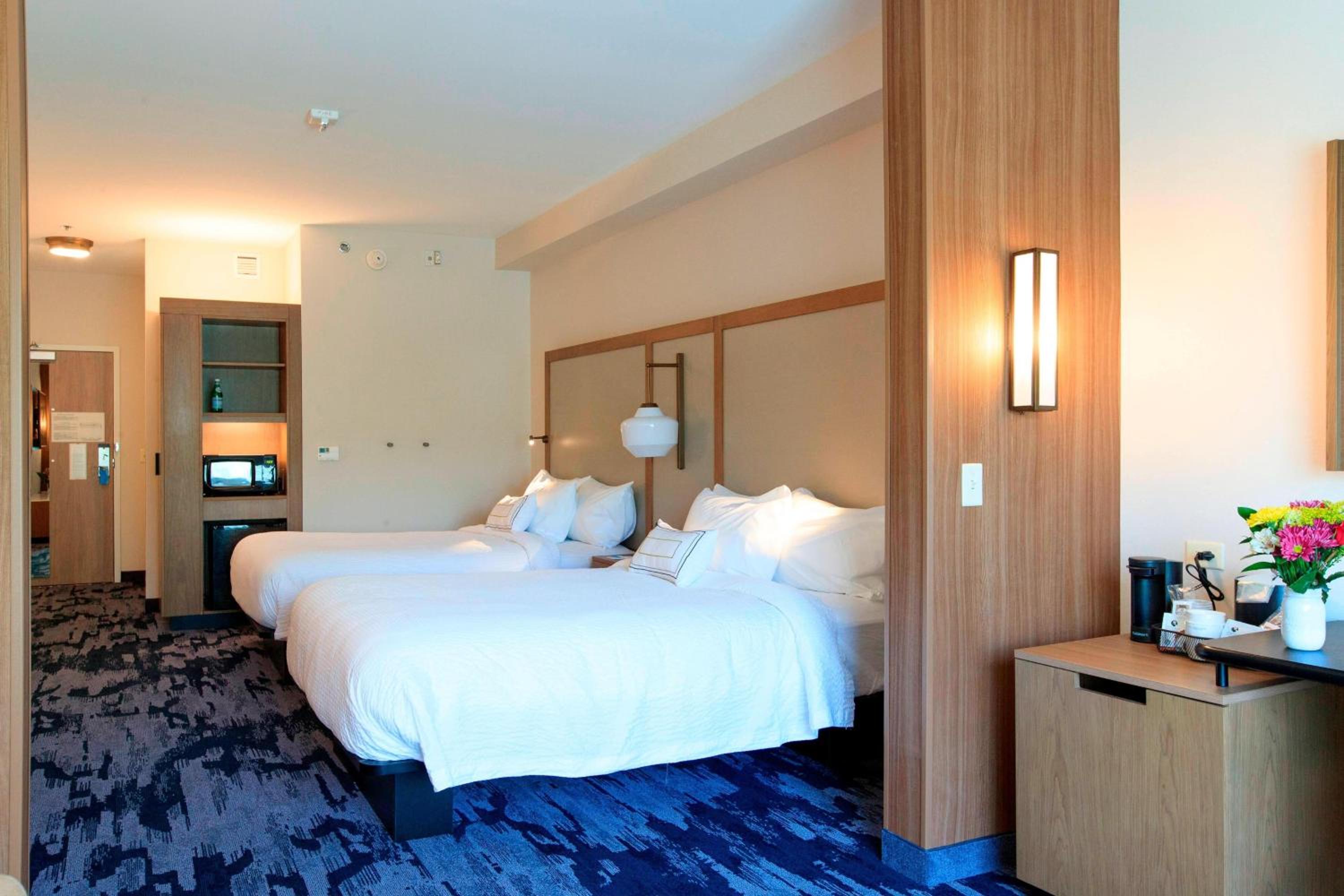 Queen Suite with Two Queen Beds, Bathtub and Sofa Bed - Mobility Access/Hearing Accessible