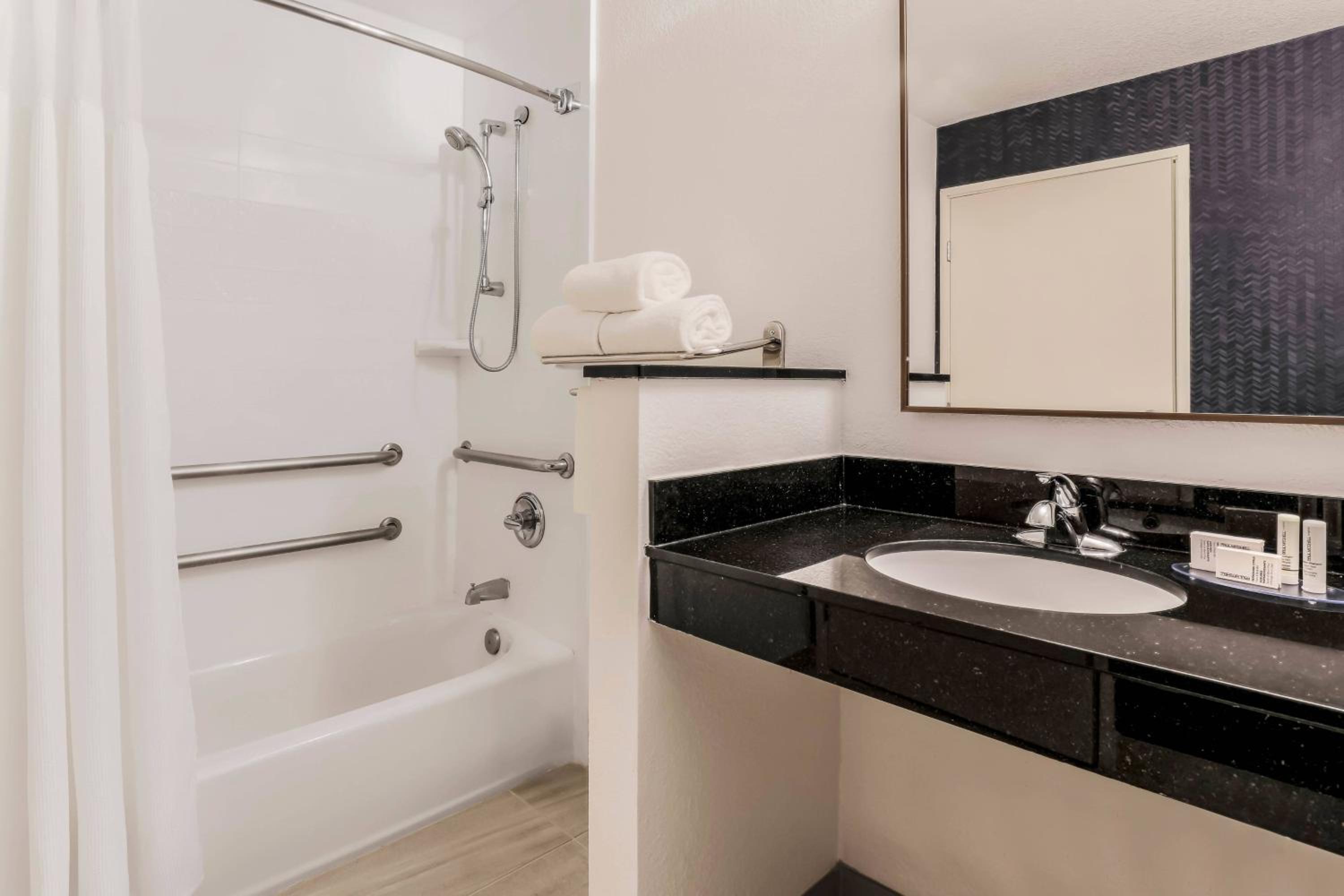 Queen Room with Two Queen Beds and Bathtub - Mobility Access/Hearing Accessible - Photo 5