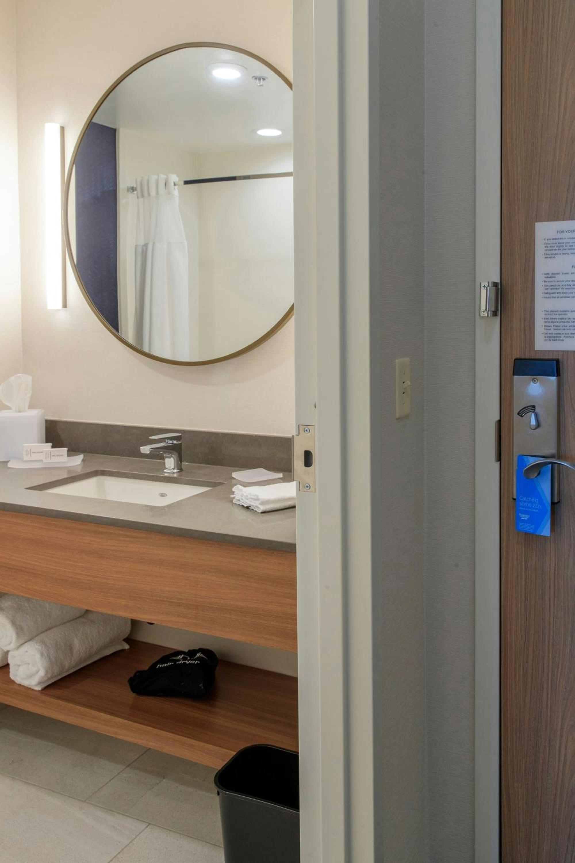Queen Room with Two Queen Beds and Bathtub - Mobility Access/Hearing Accessible