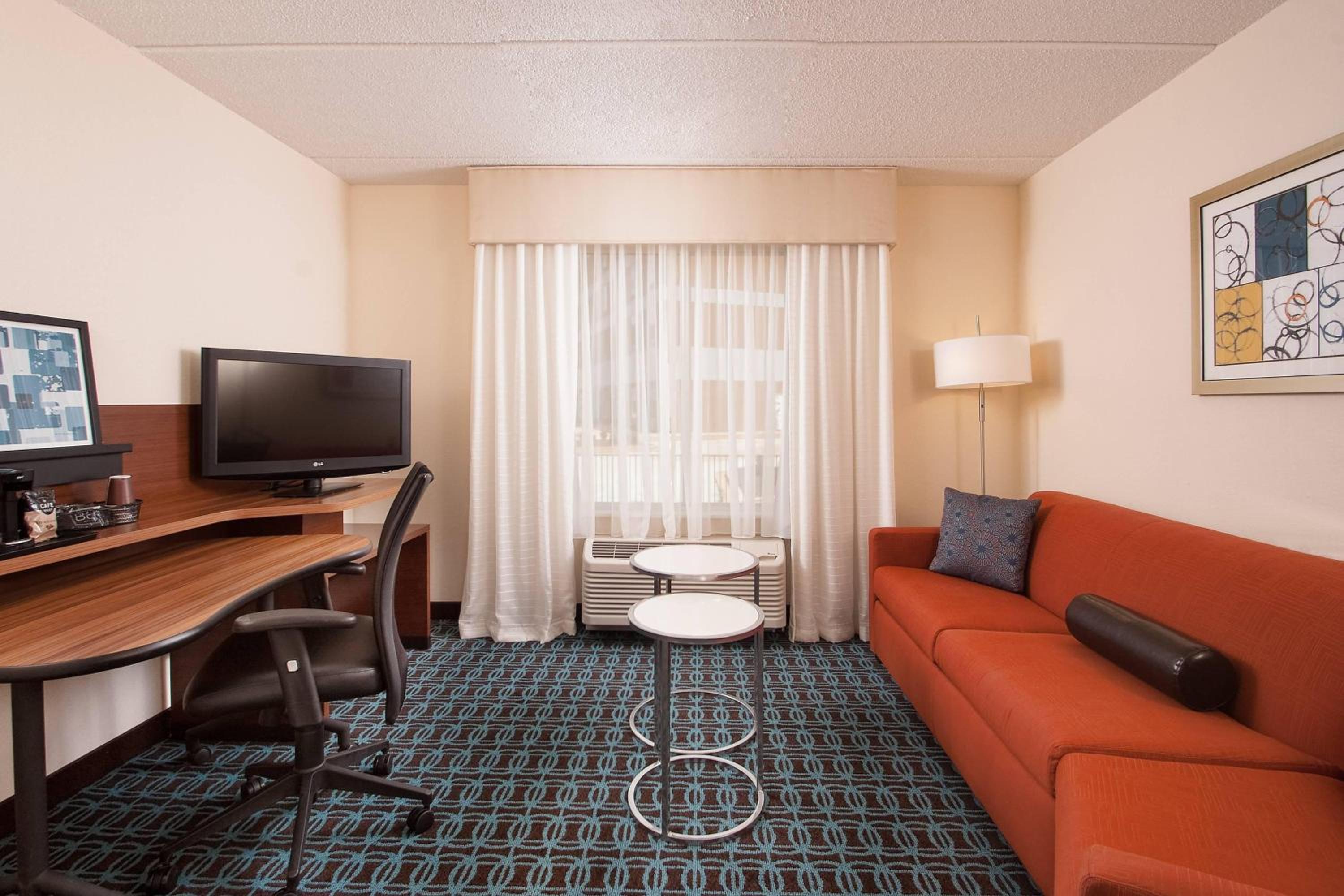 King Room with Adapted Tub - Mobility Accessible - Photo 1