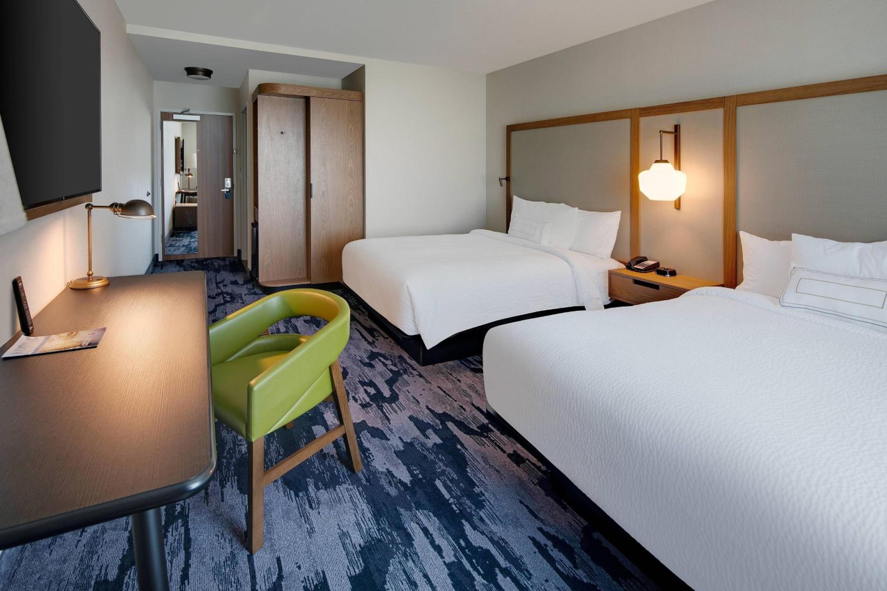 Queen Room with Two Queen Beds and Adapted Tub - Mobility and Hearing Accessible - Photo 2