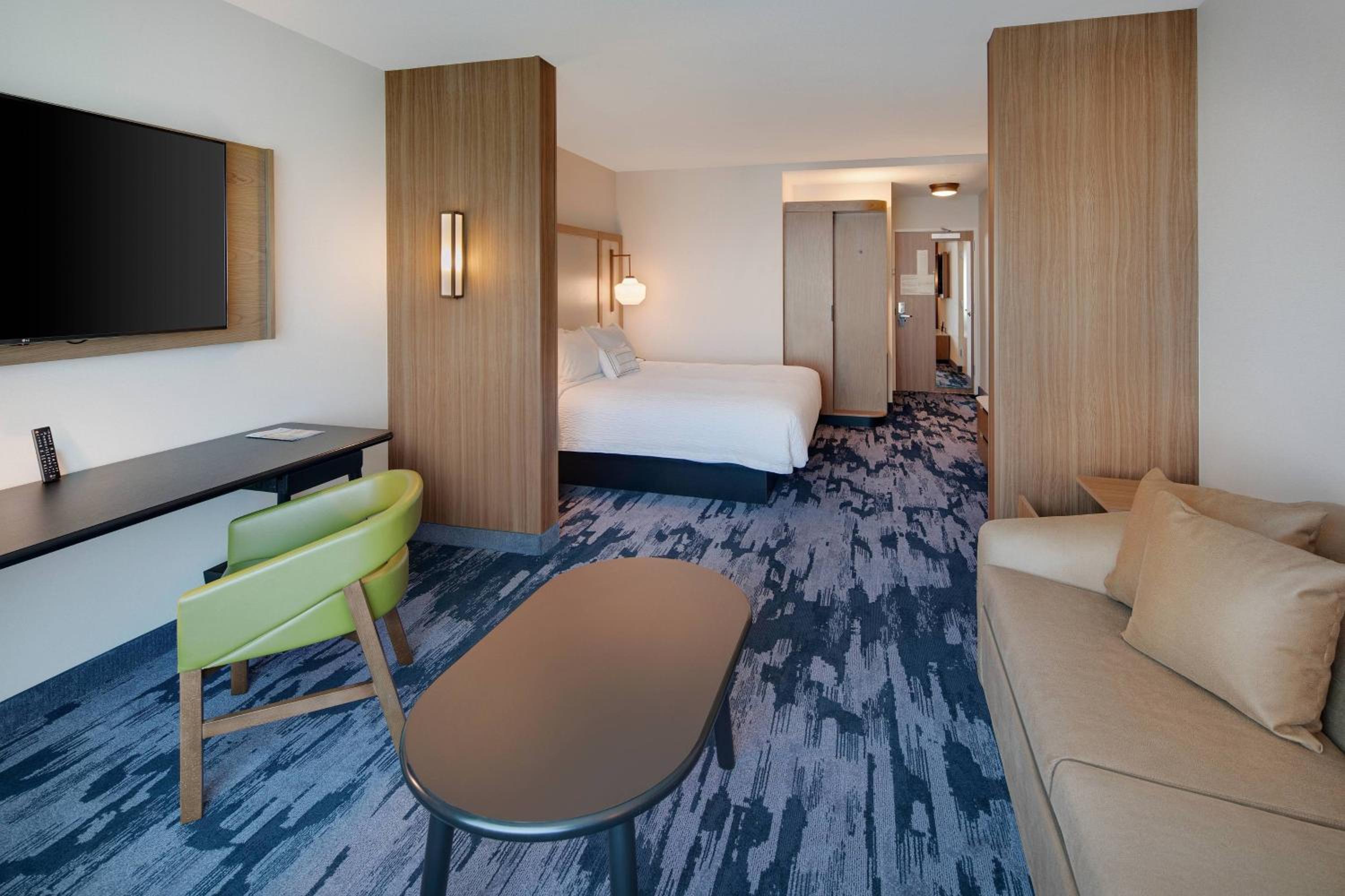 King Suite with Sofa Bed - Hearing Accessible - Photo 4