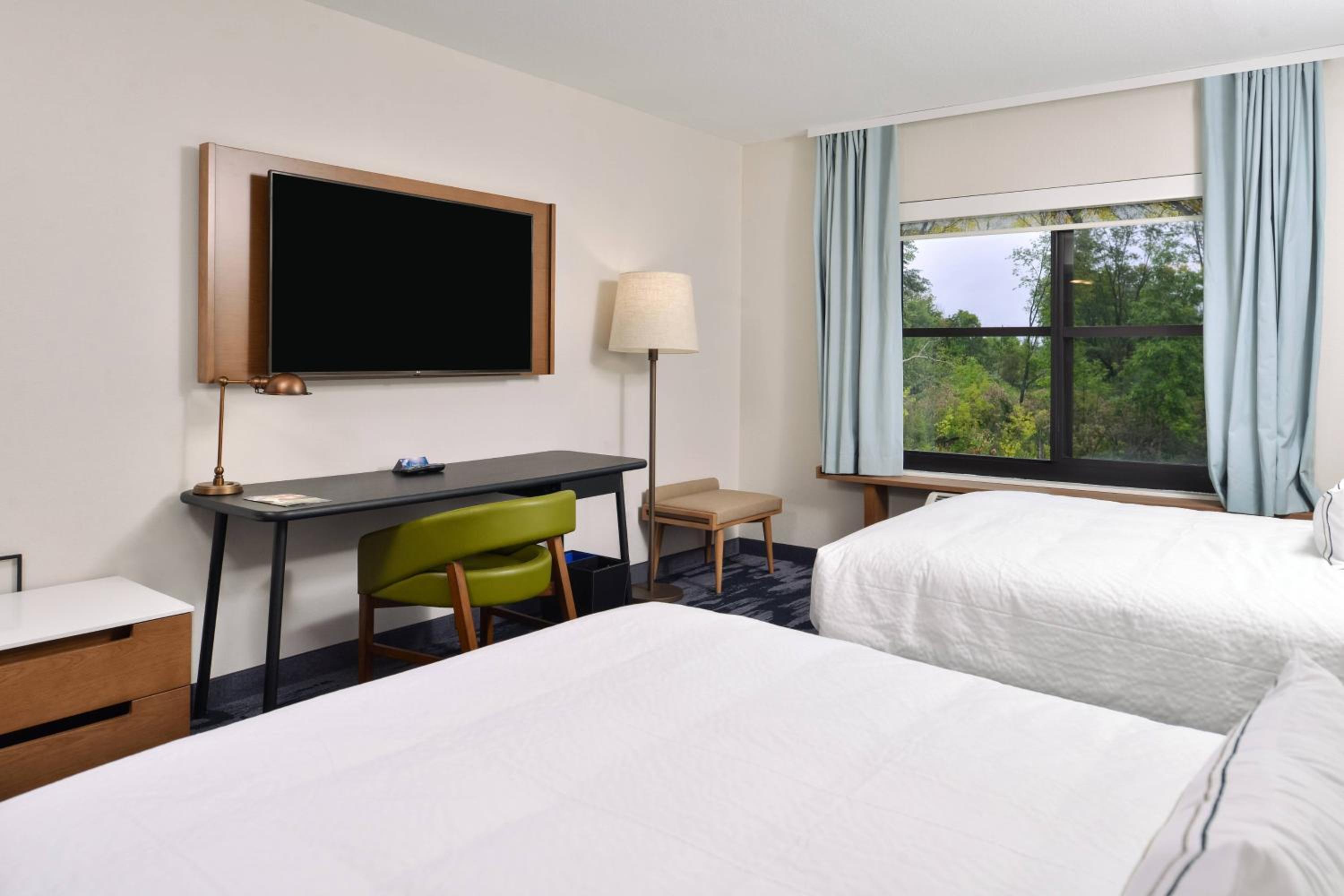 Queen Room with Two Queen Beds photo 1