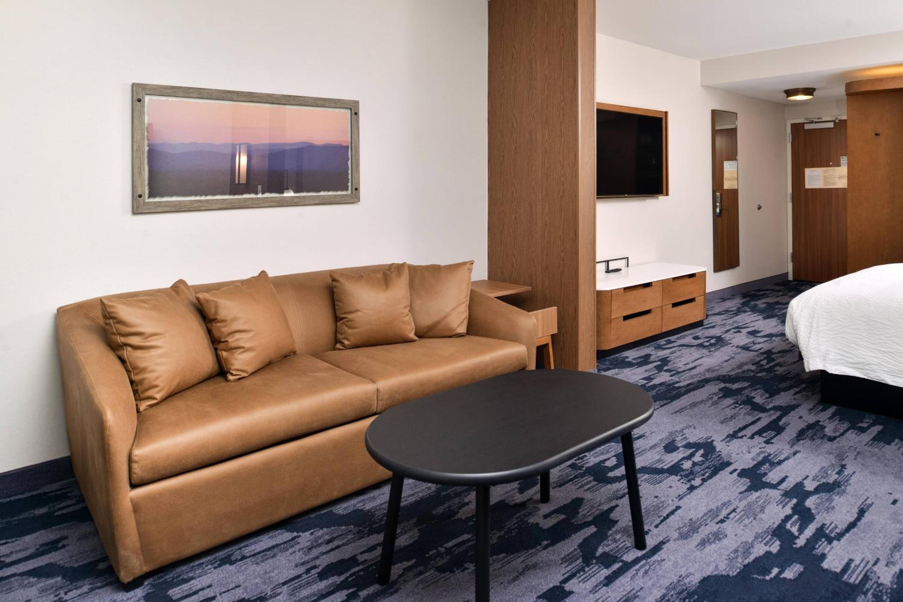 King Suite with Sitting Area and Sofa Bed photo 2