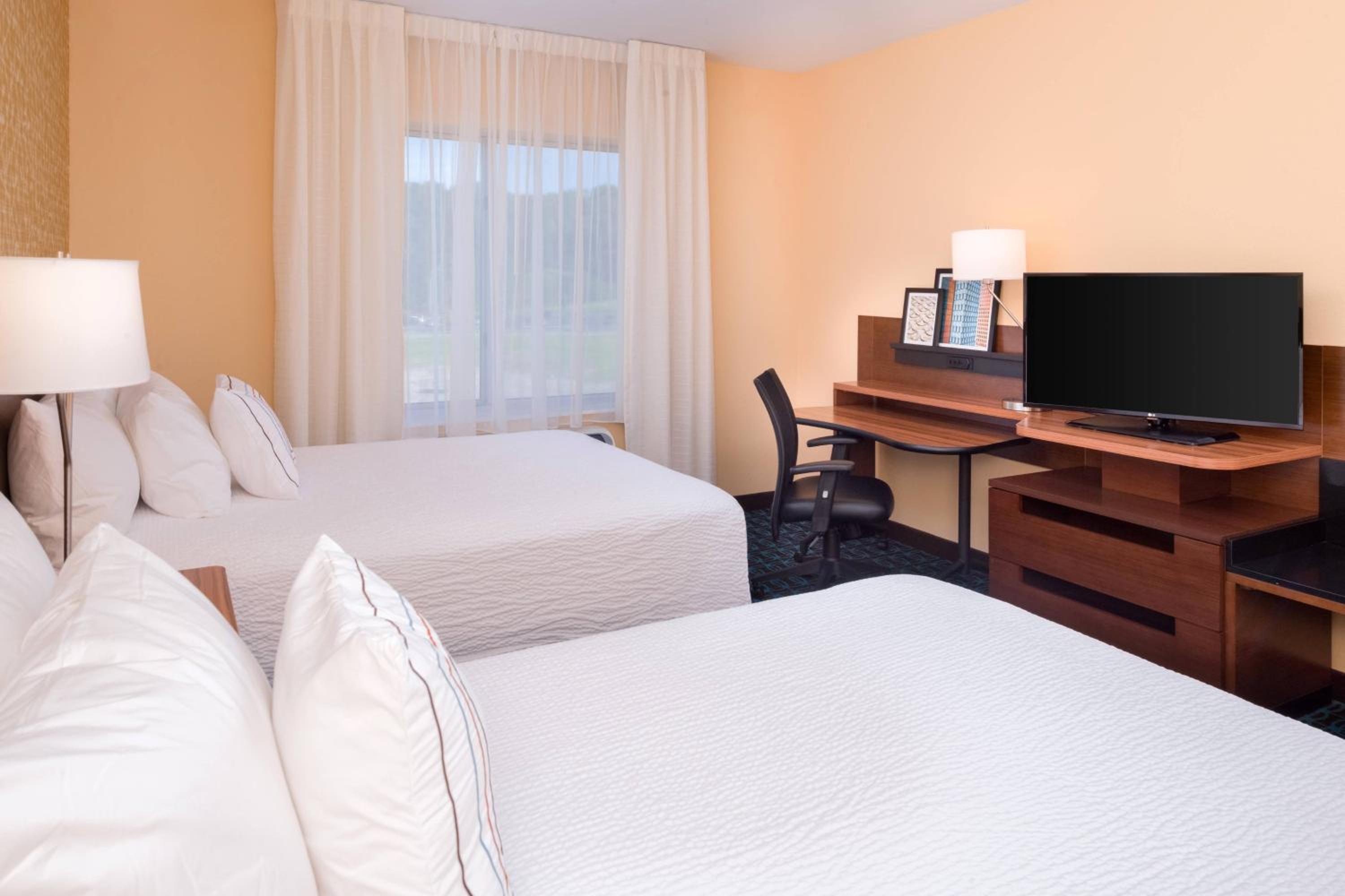 Queen Room with Two Queen Beds photo 1