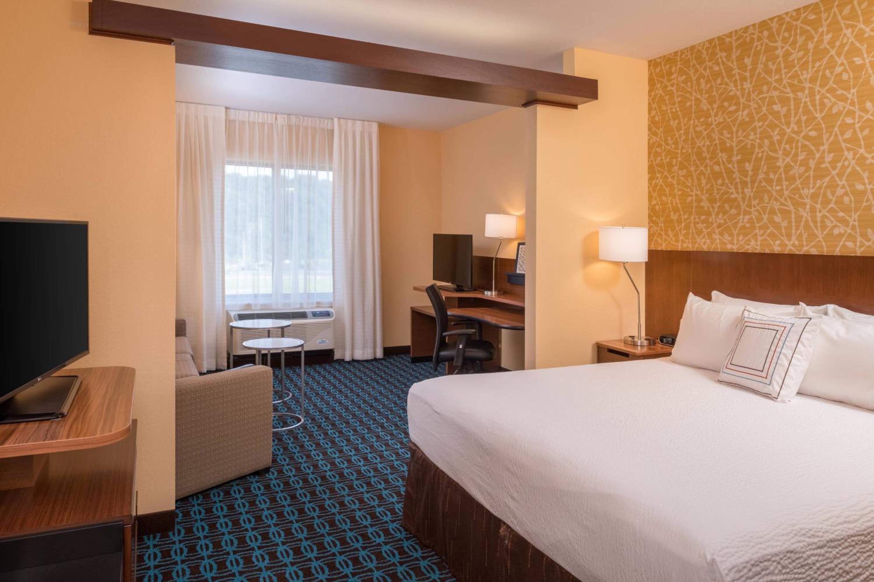 King Suite with Sofa Bed - Hearing Accessible photo 2