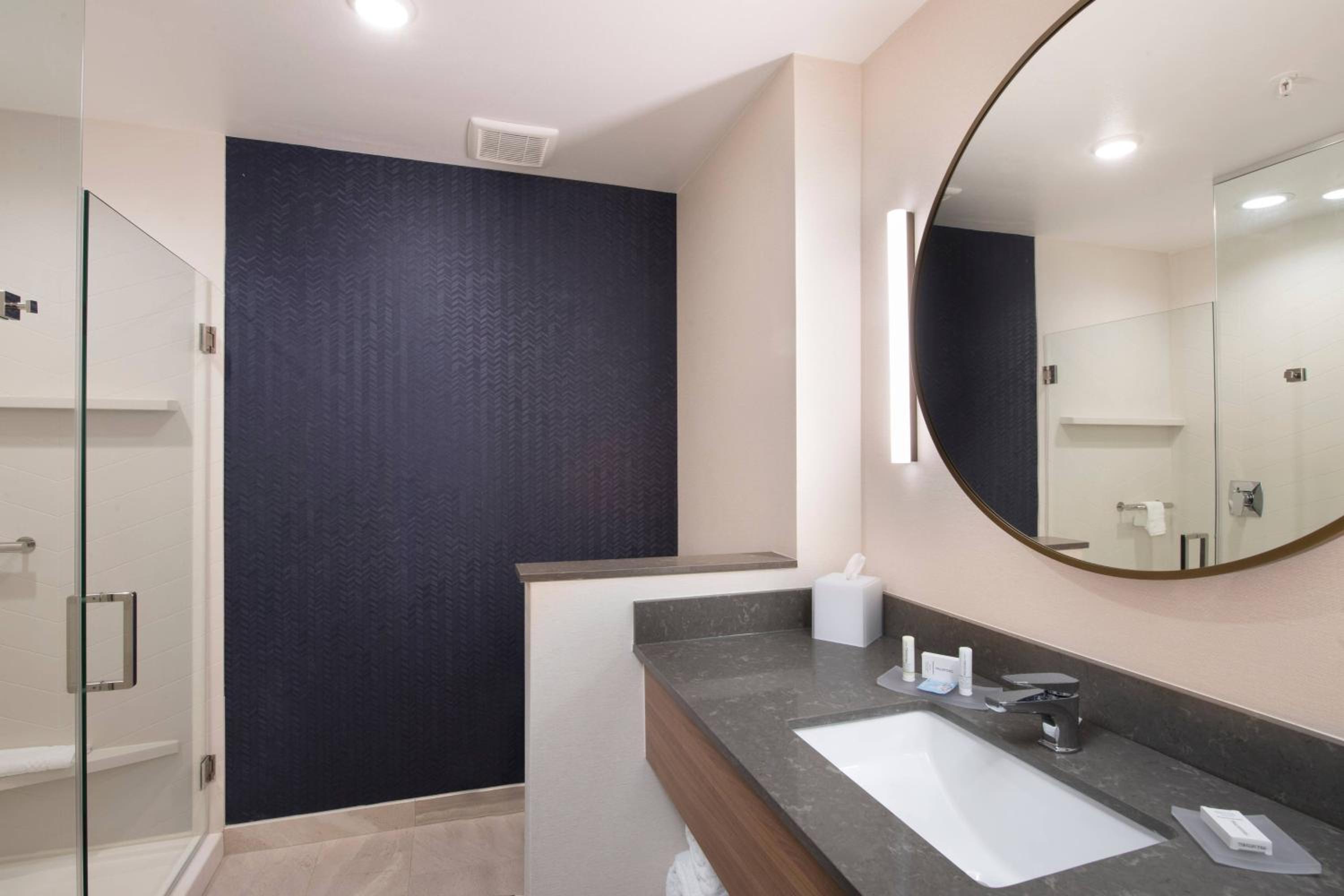 King Room - Hearing Accessible - Photo 2