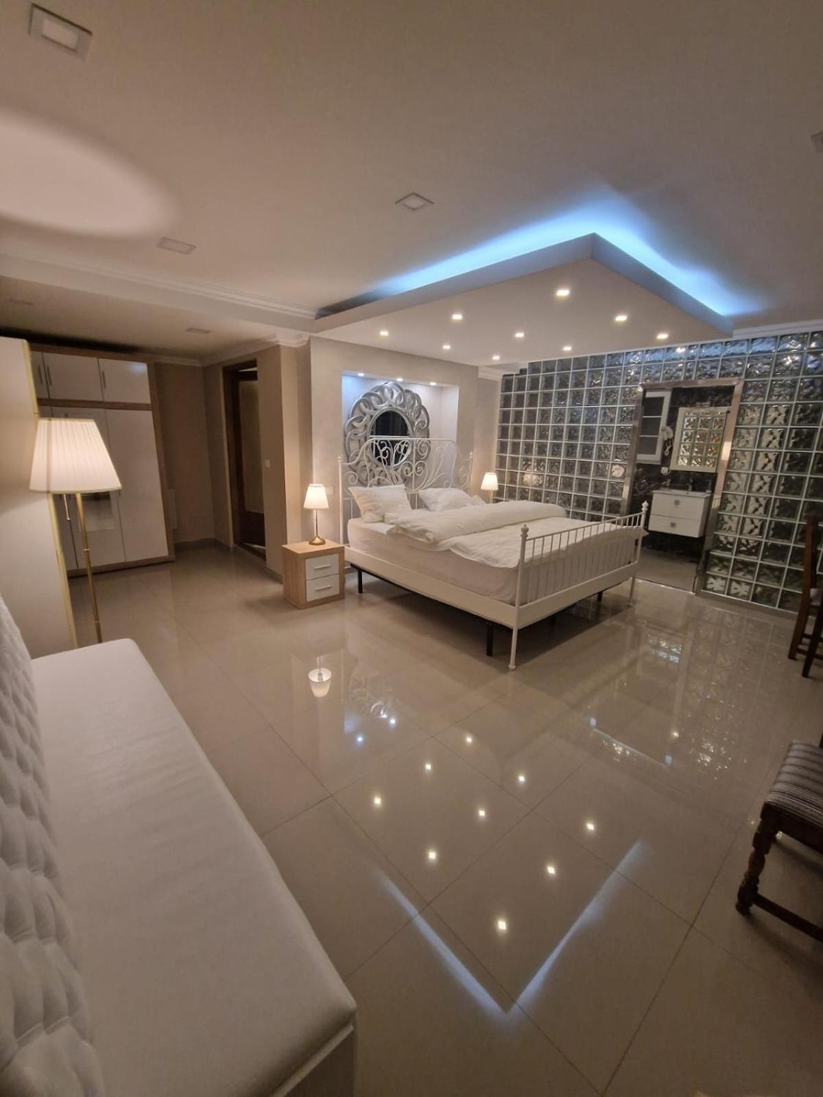 Deluxe King Room photo 3