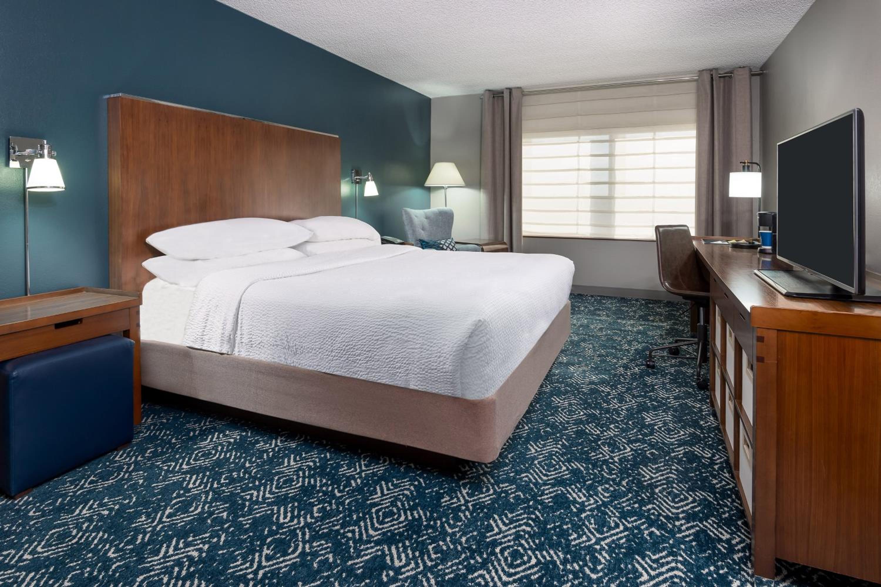 King Room with Roll-In Shower - Mobility/Hearing Accessible photo 2