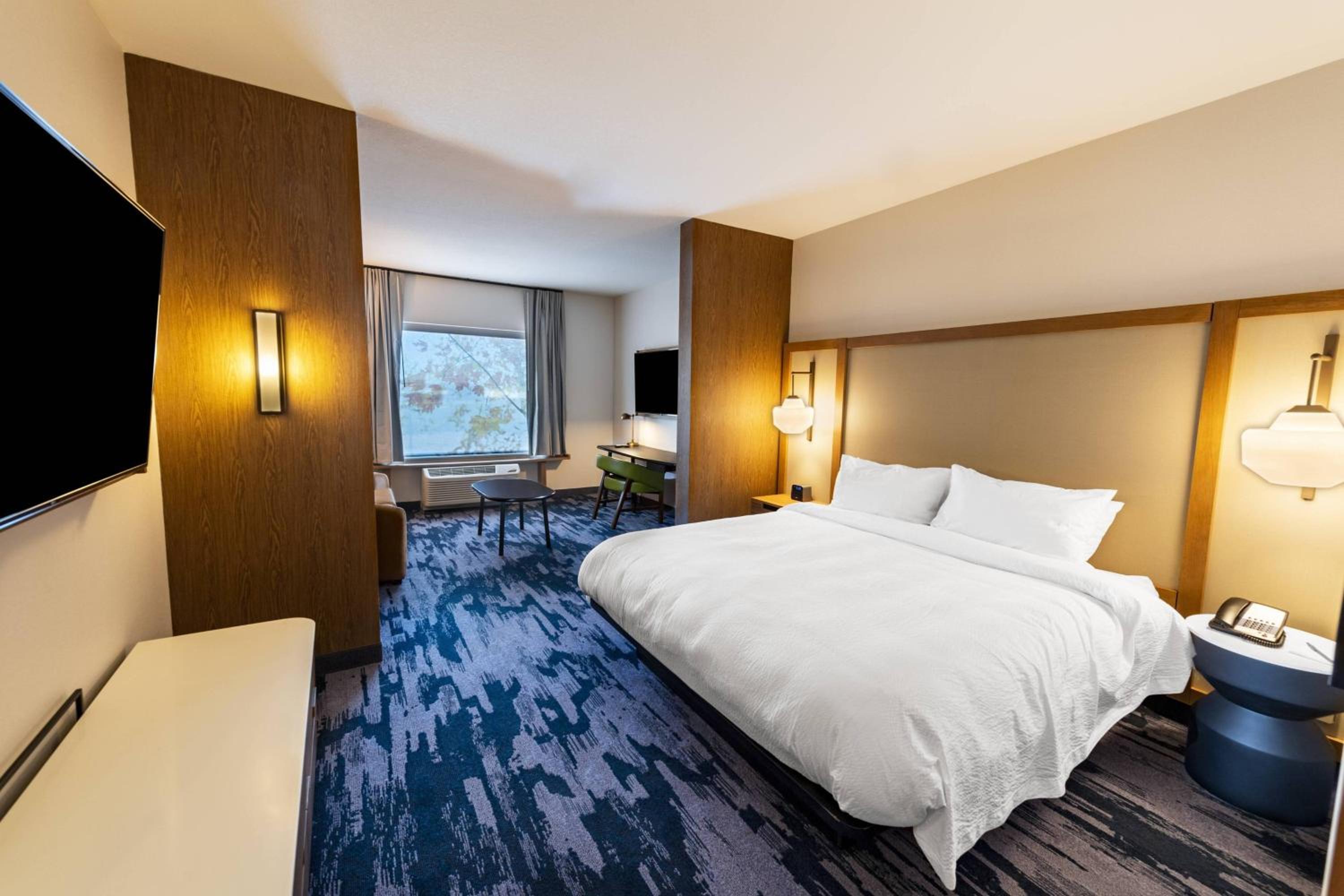 King Suite with Sofa Bed - Photo 4