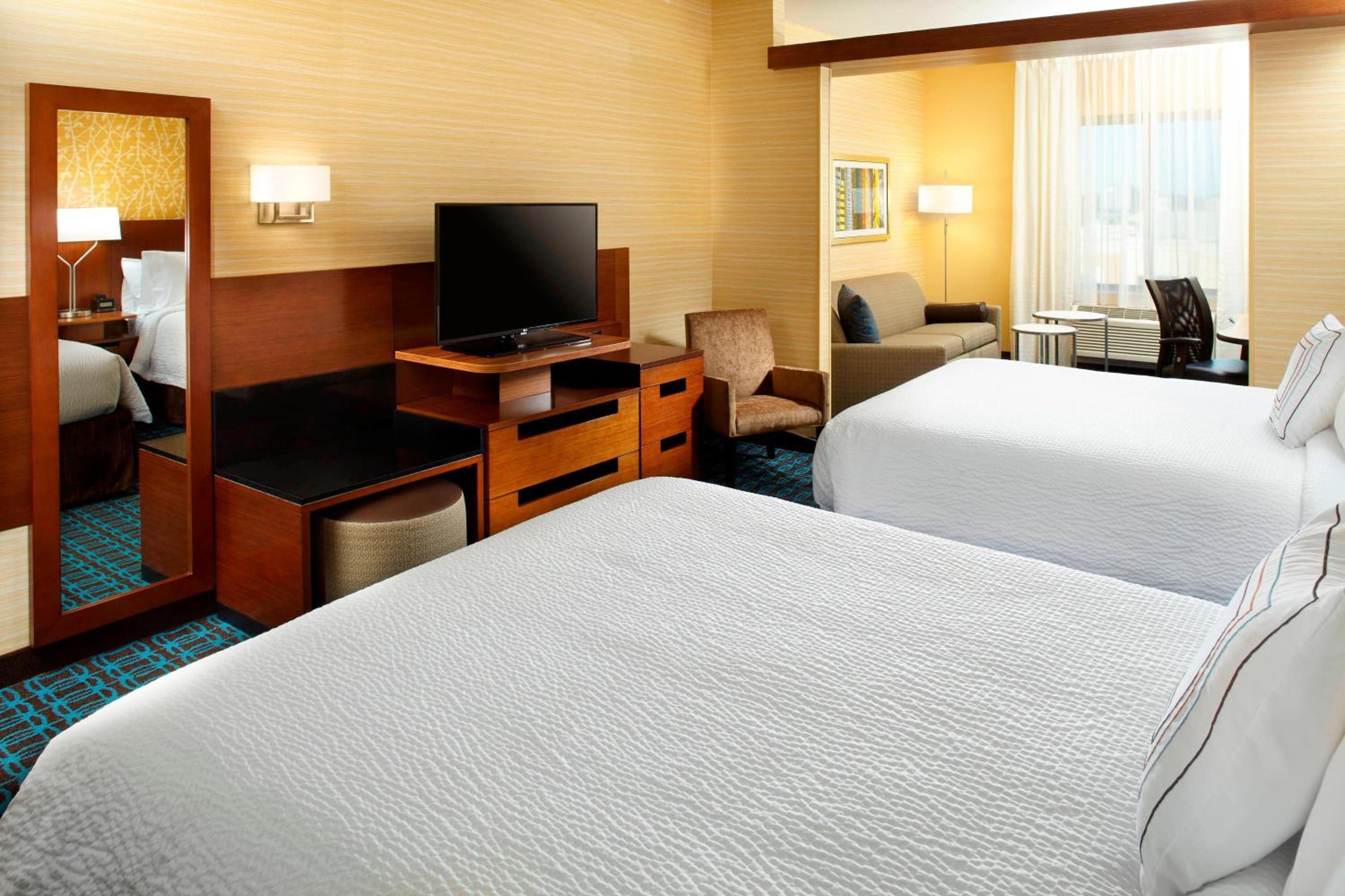 Queen Suite with Sofa Bed - Hearing Accessible