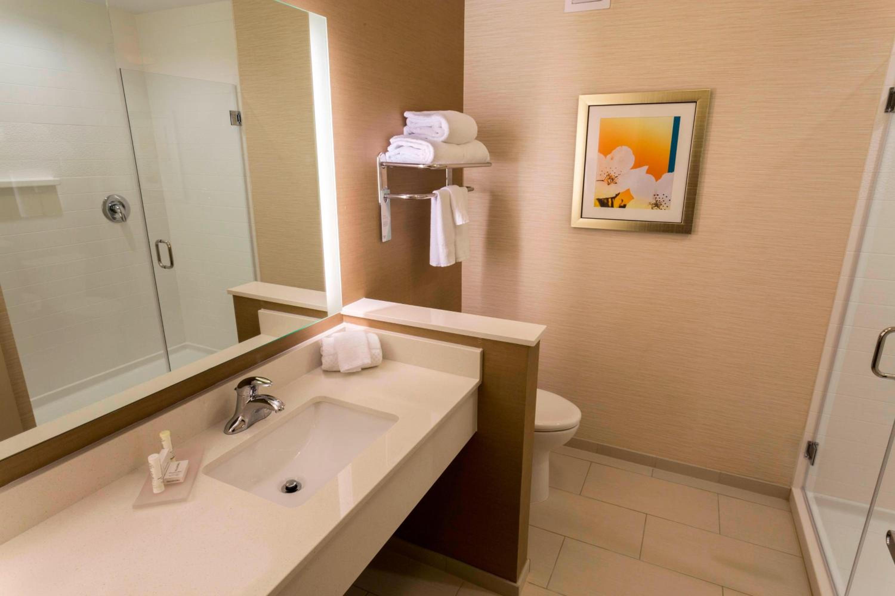 Queen Room with Two Queen Beds - Hearing Accessible