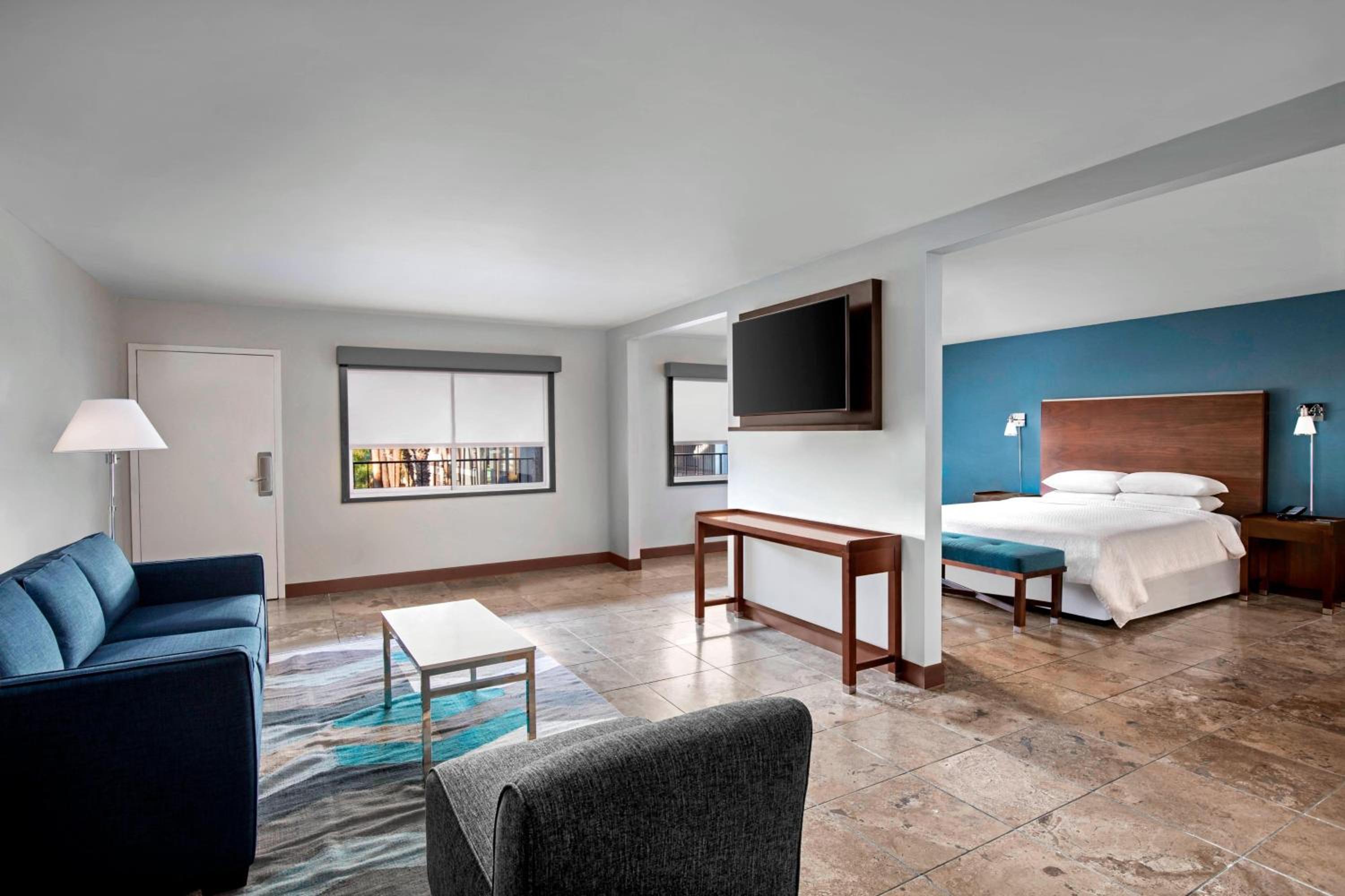 King Suite with Pool View - Mobility Accessible with Roll-in Shower photo 1