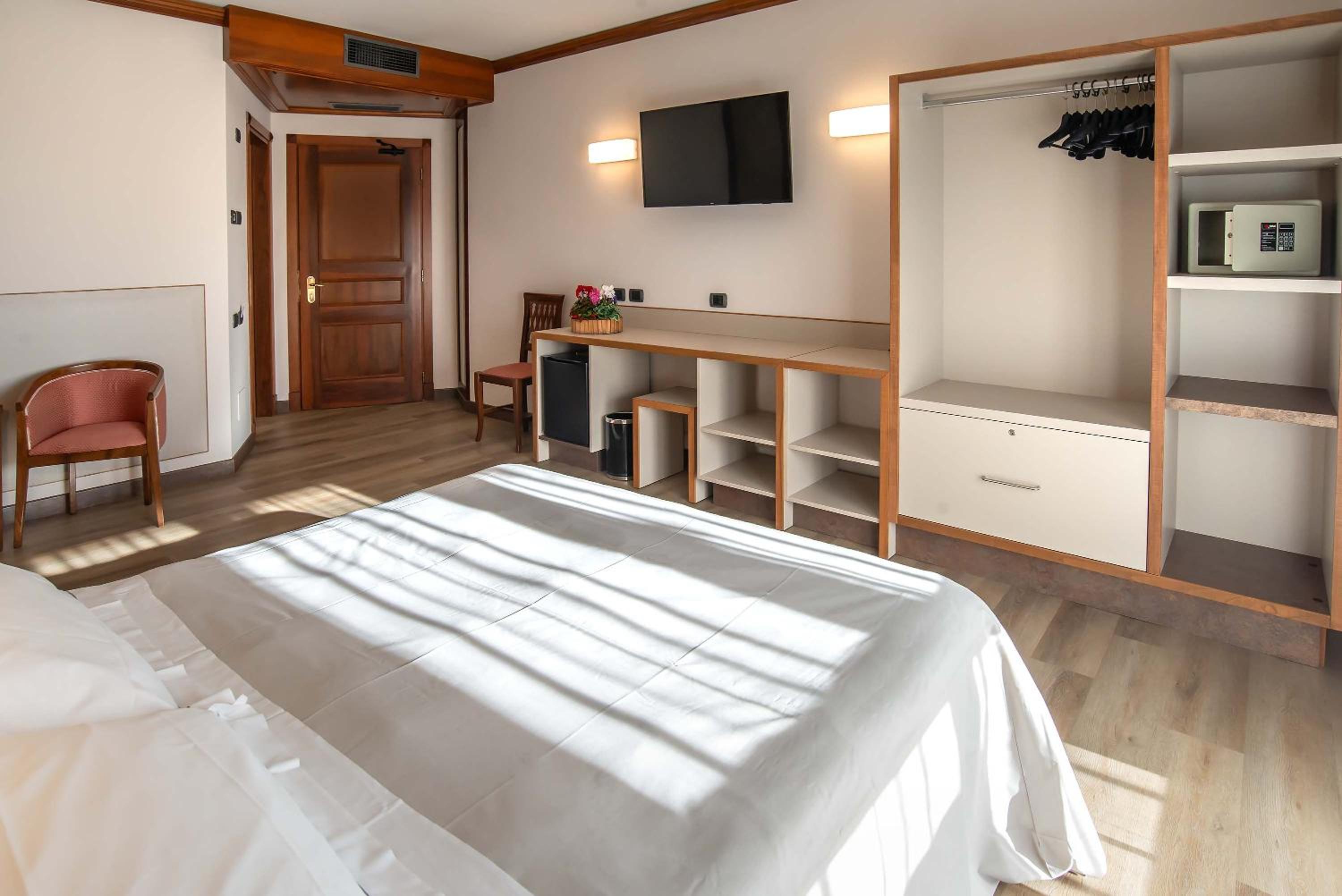 Superior Double or Twin Room with Terrace