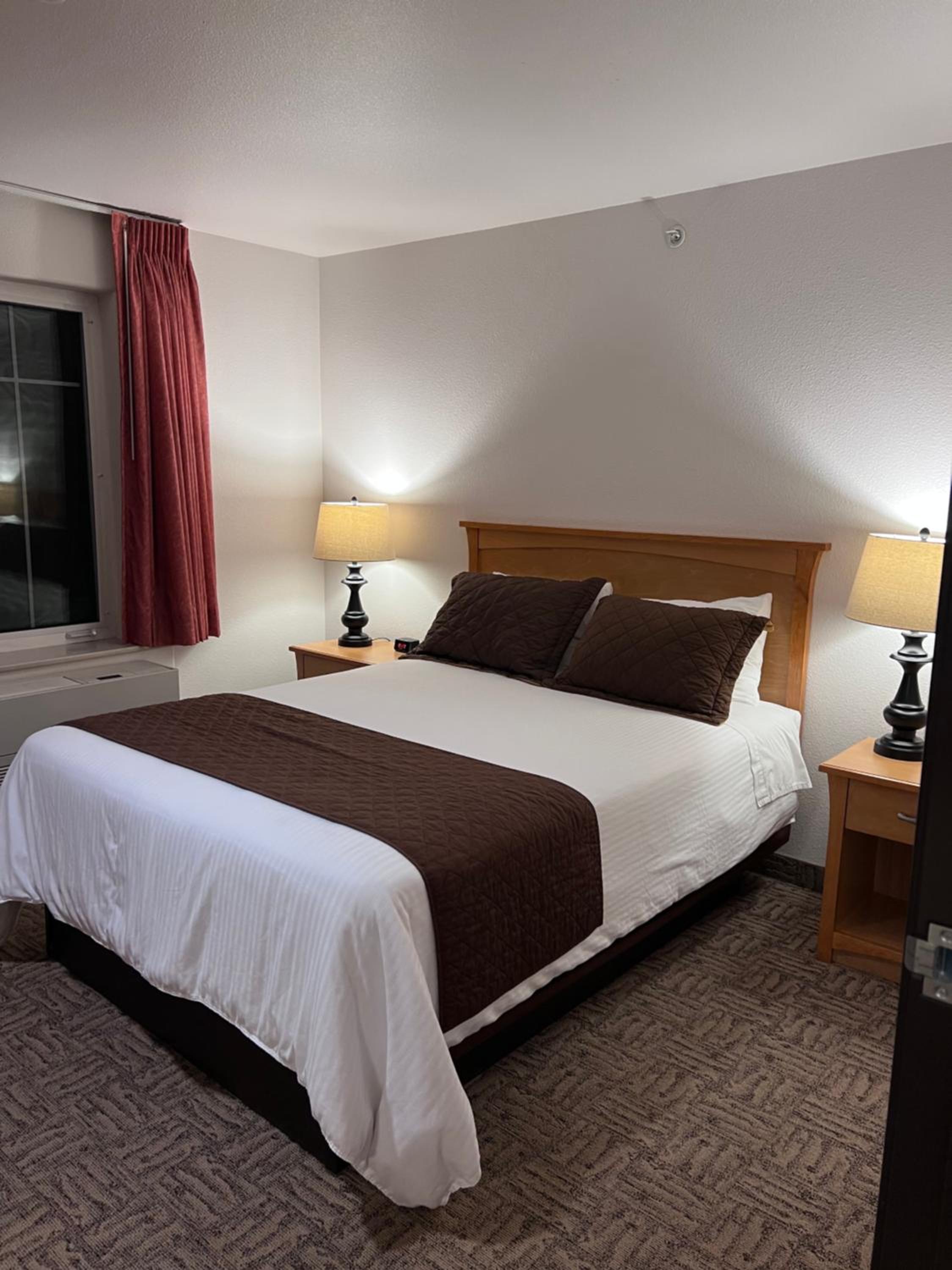Deluxe Queen Suite photo 3