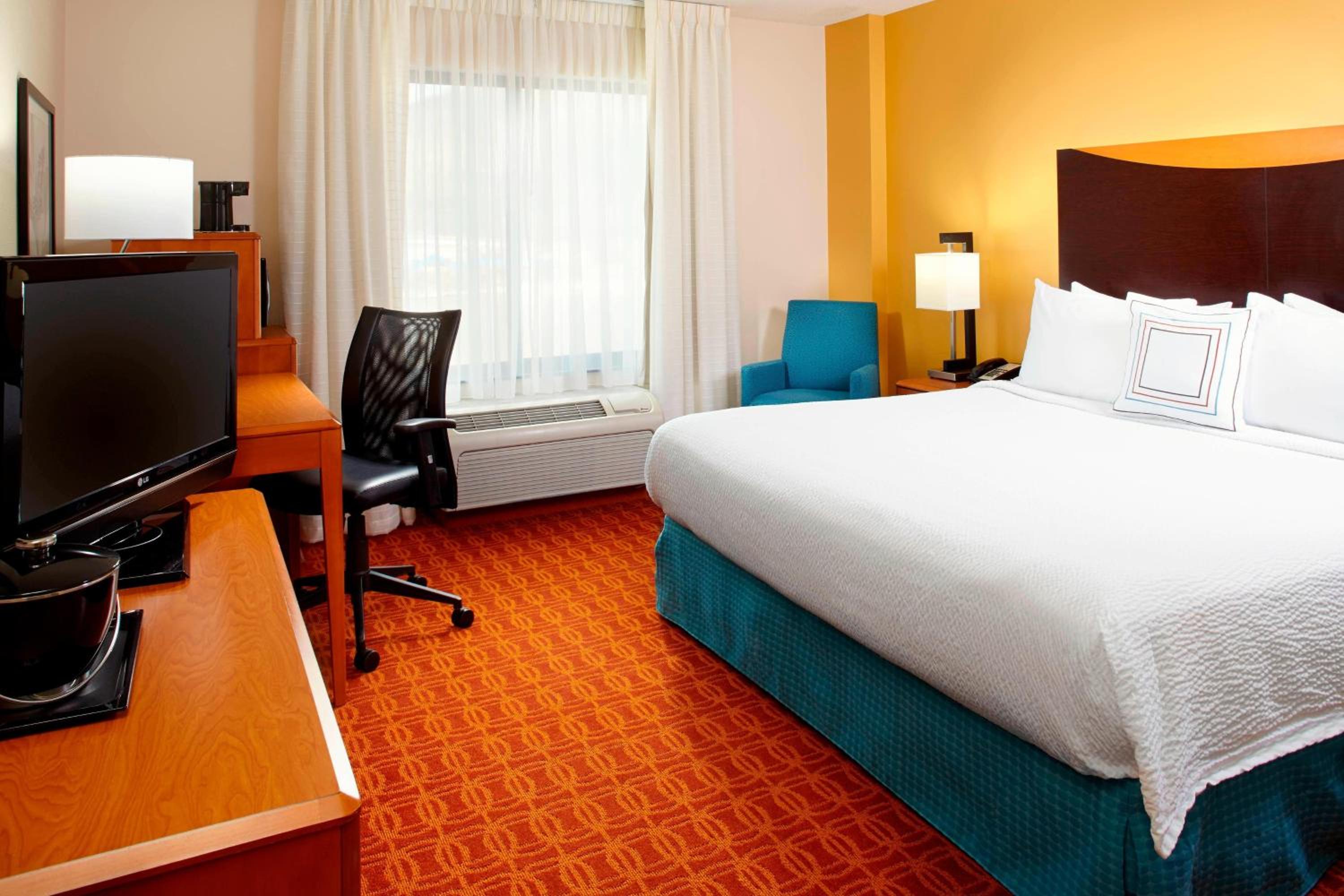 King Room - Hearing Accessible photo 1