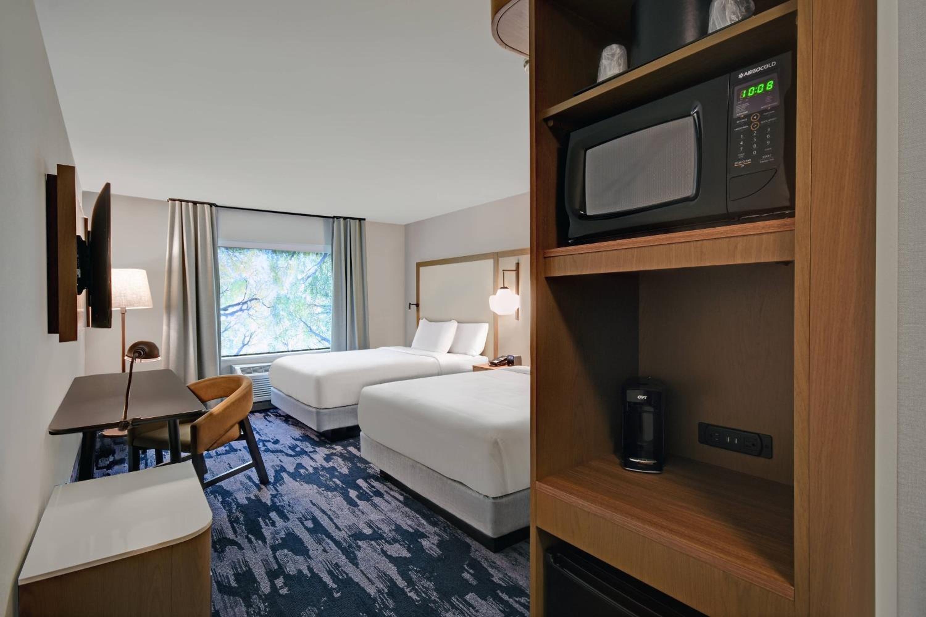Queen Room with Two Queen Beds and Bathtub - Mobility Access/Communication Assistance - Photo 4