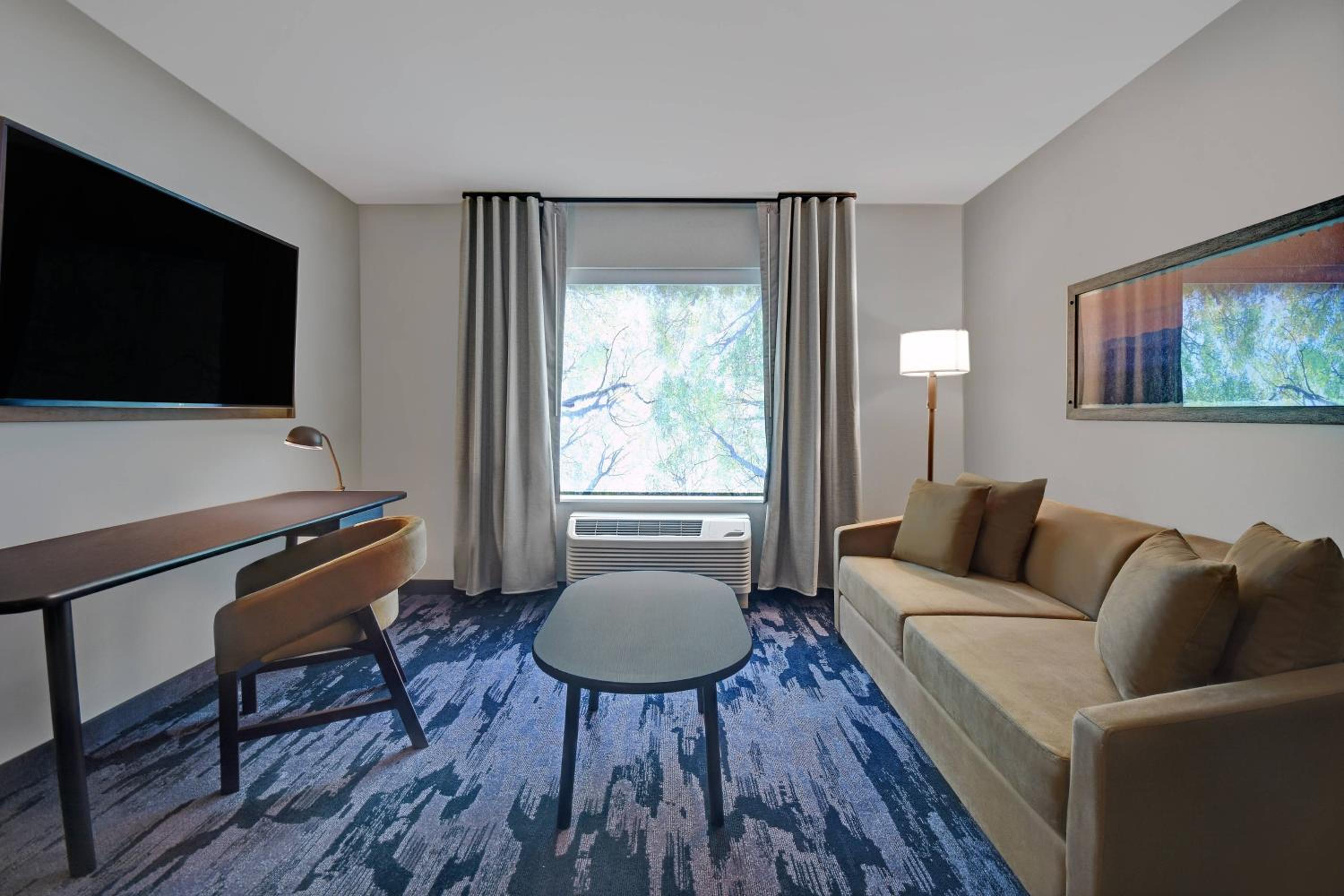 Queen Suite with Two Queen Beds and Sofa Bed - Photo 2