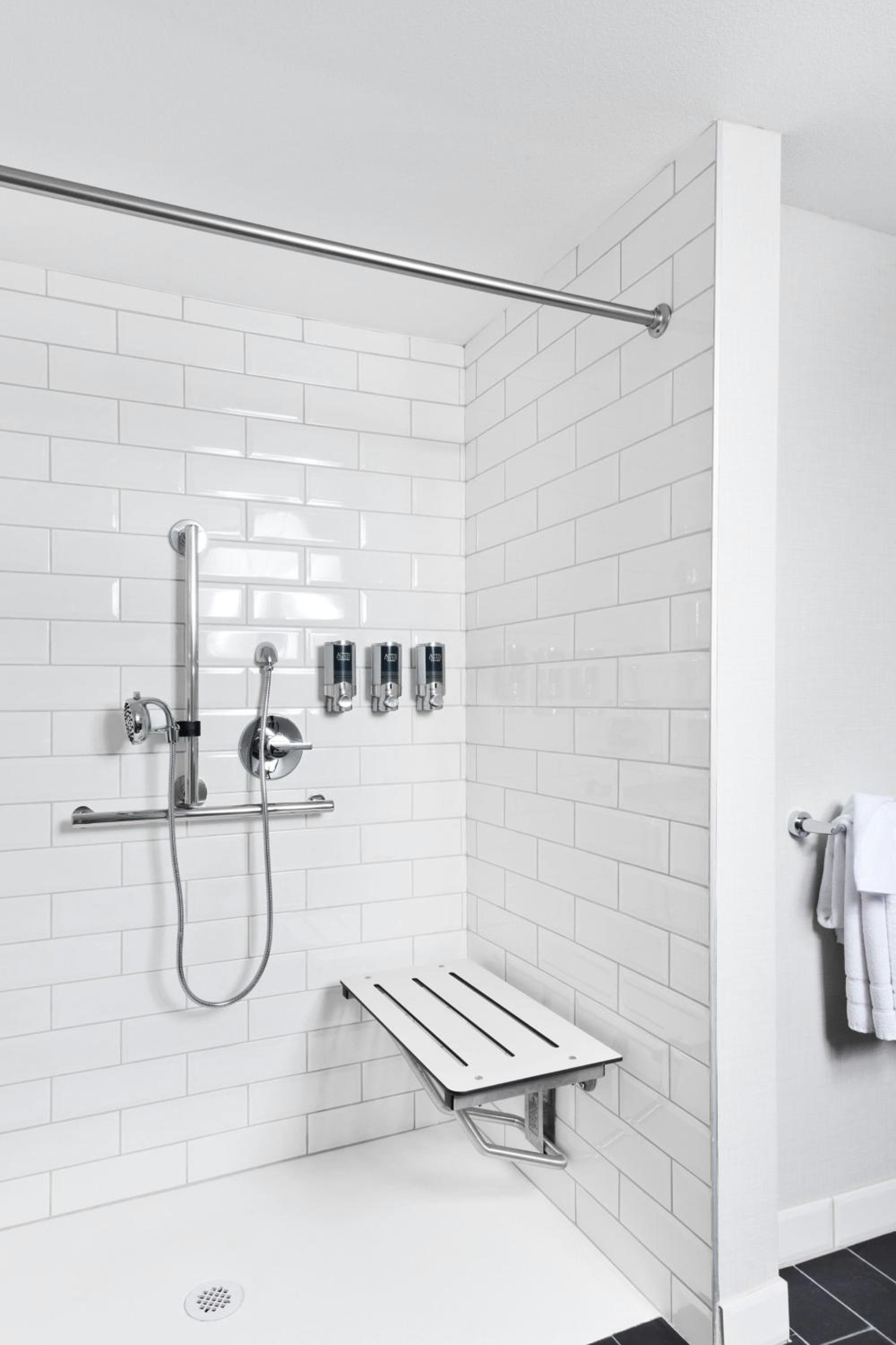 Queen Room with Two Queen Beds and Roll-in Shower - Mobility and Hearing Accessible - Photo 4