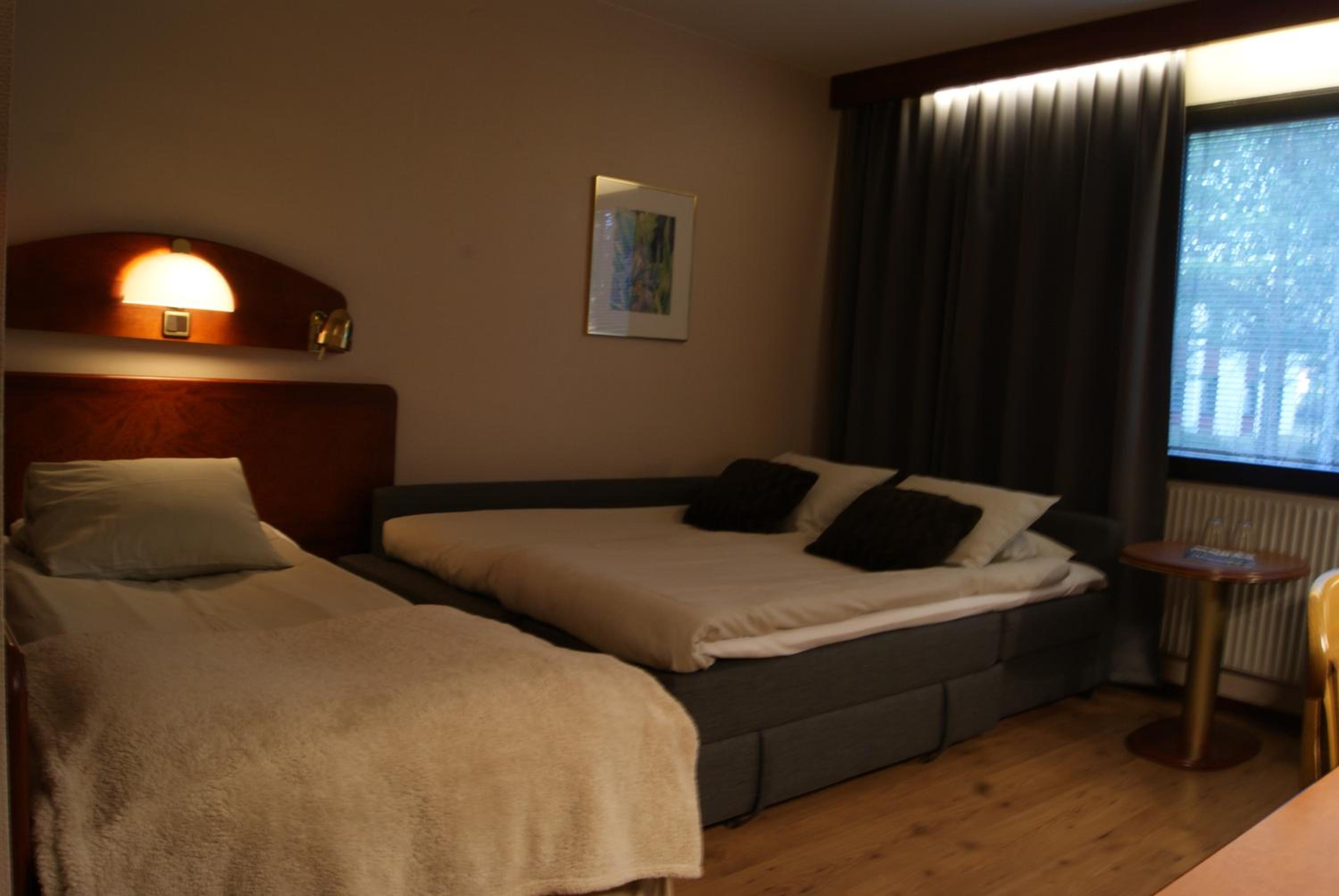 Single Room with Sofa Bed - Non-Smoking - Photo 2
