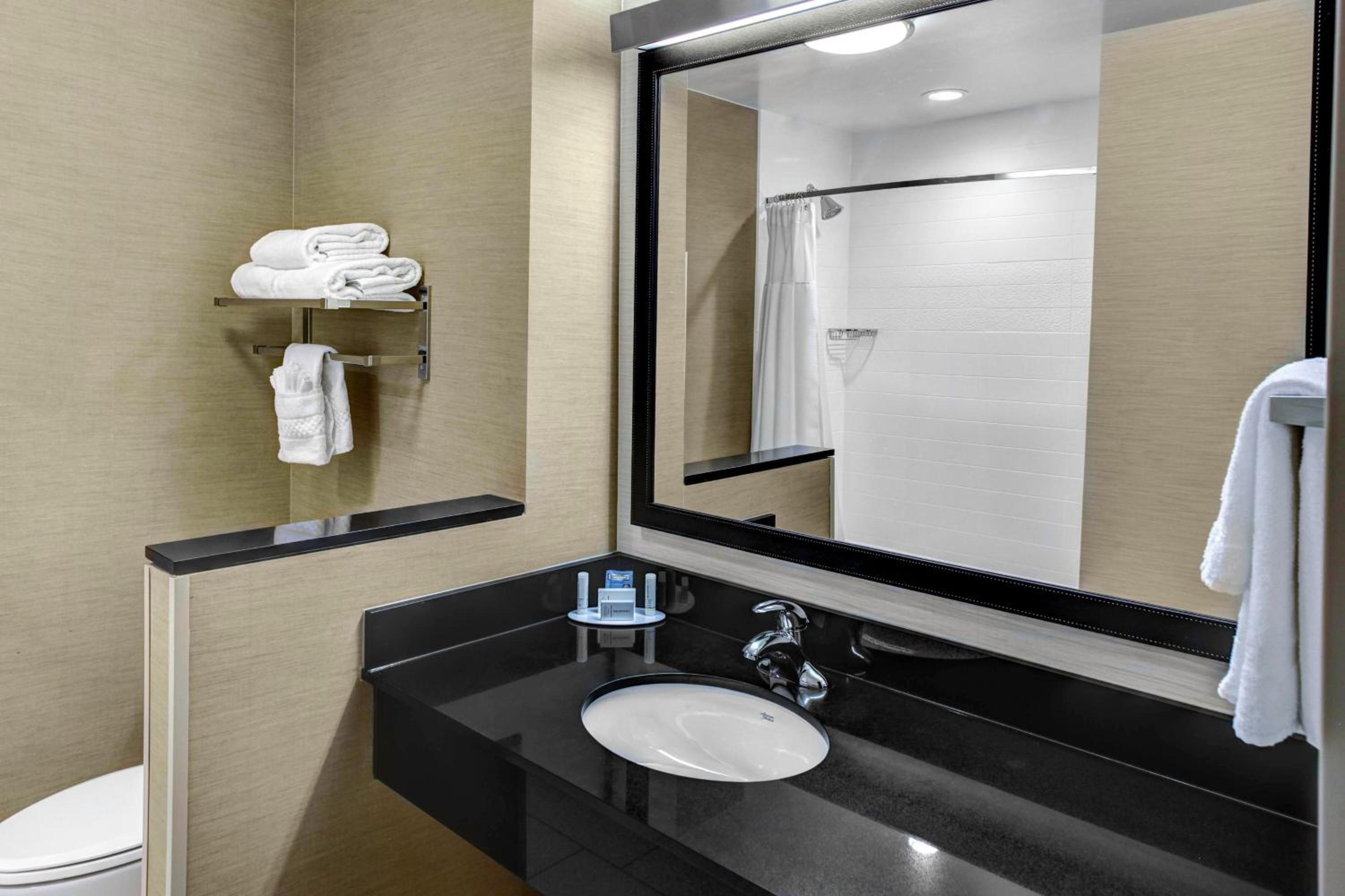 Queen Room with Two Queen Beds - Hearing Accessible photo 3