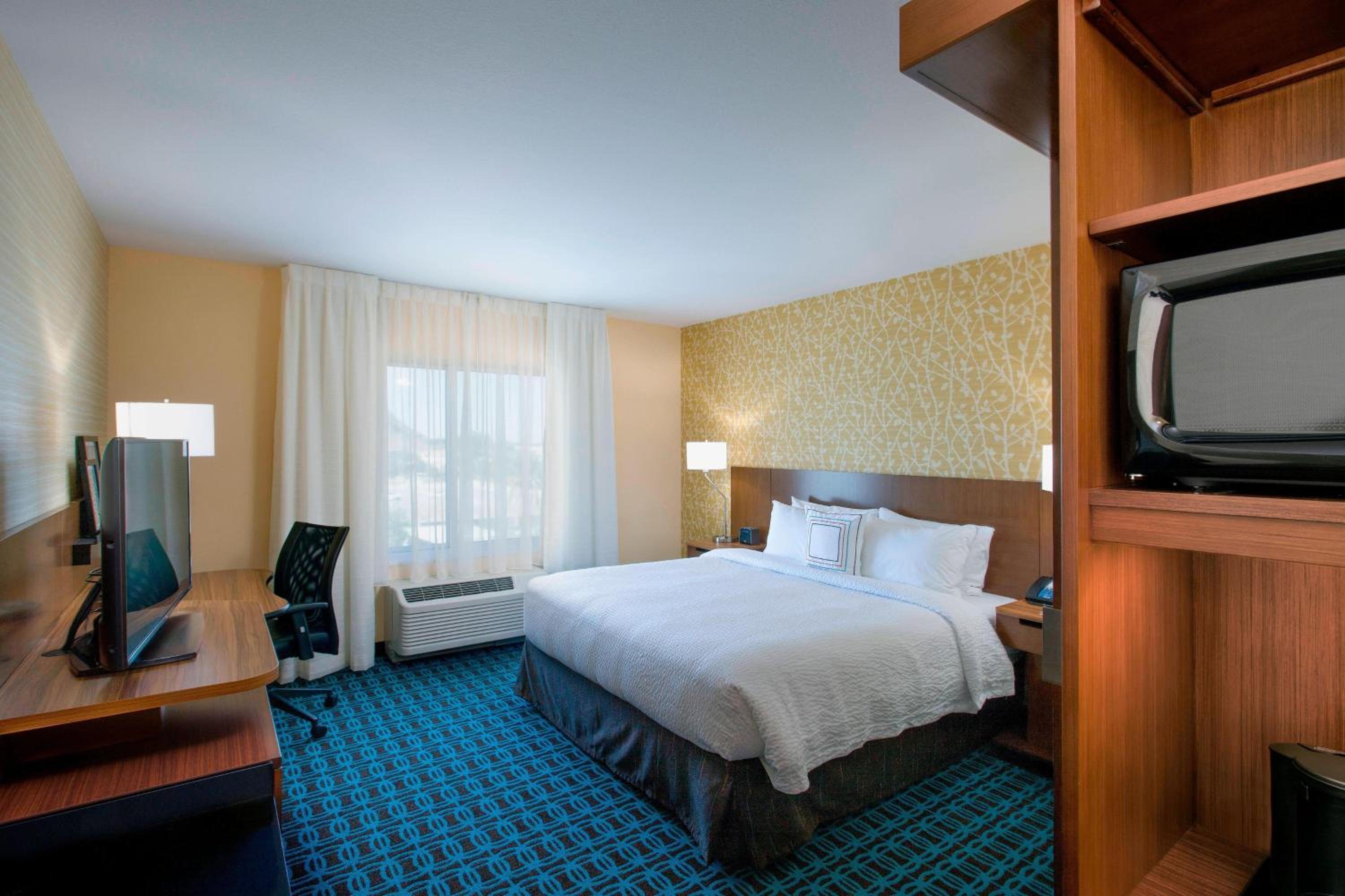 King Room - Hearing Accessible photo 1