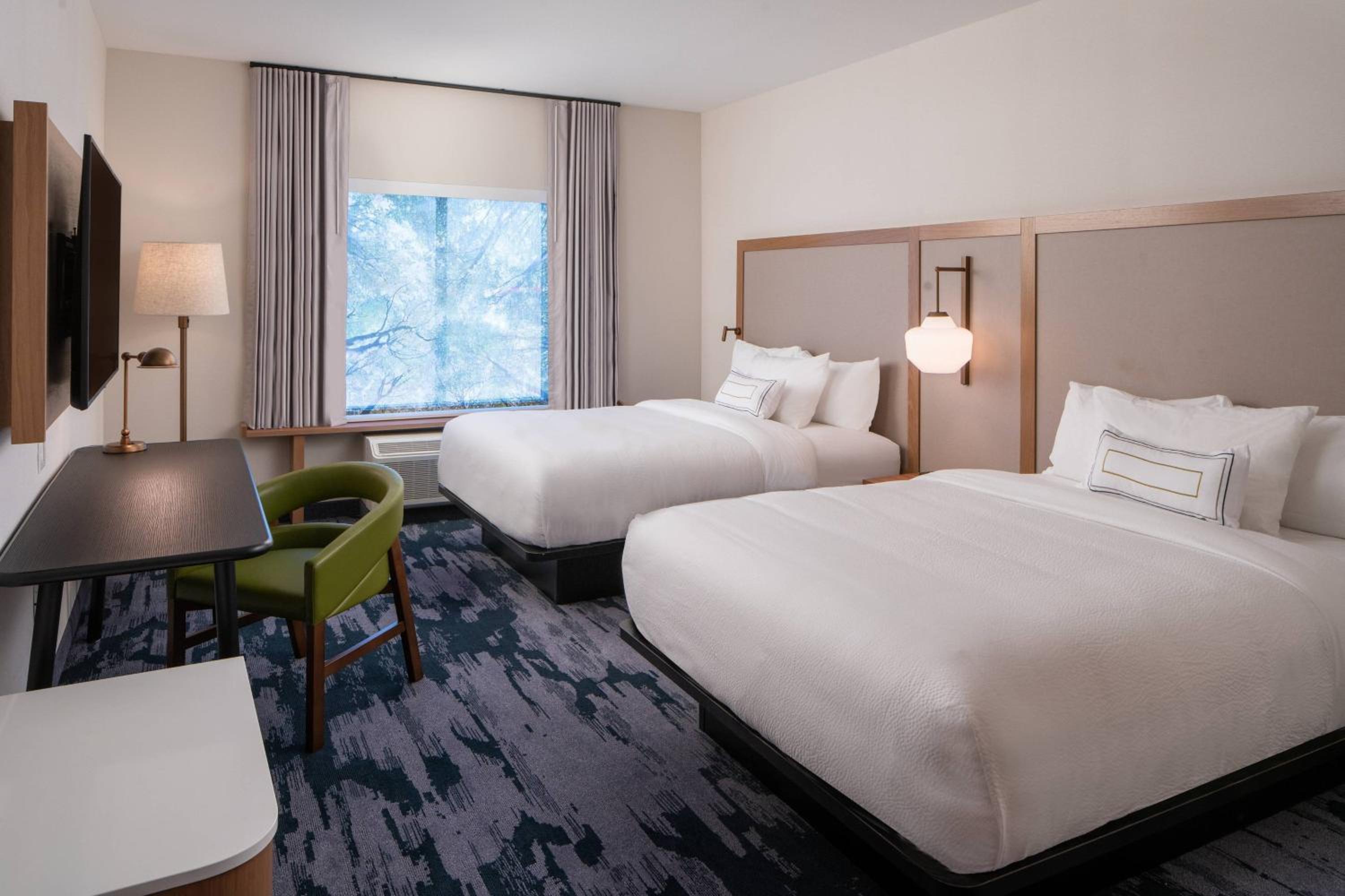 Queen Room with Two Queen Beds and Roll-in Shower - Mobility Accessible photo 2