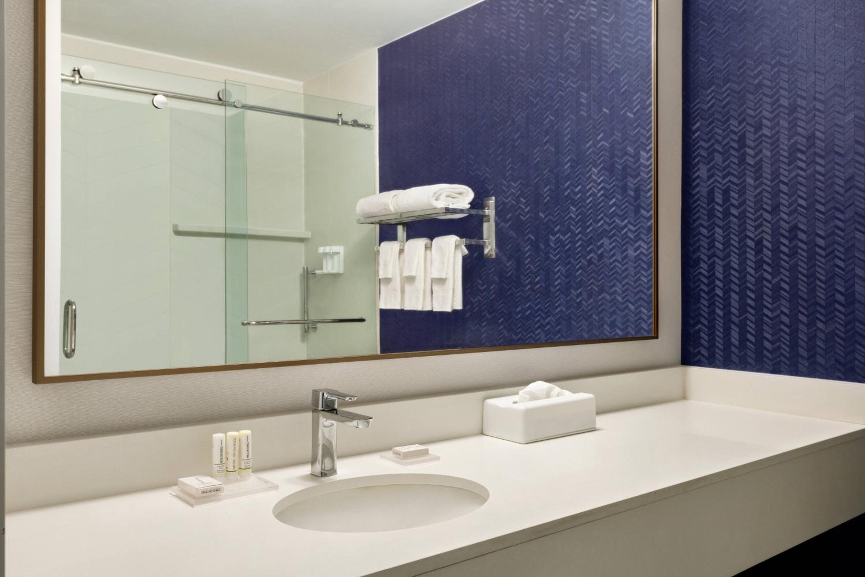 Queen Room - Mobility Access/Bathtub - Photo 2