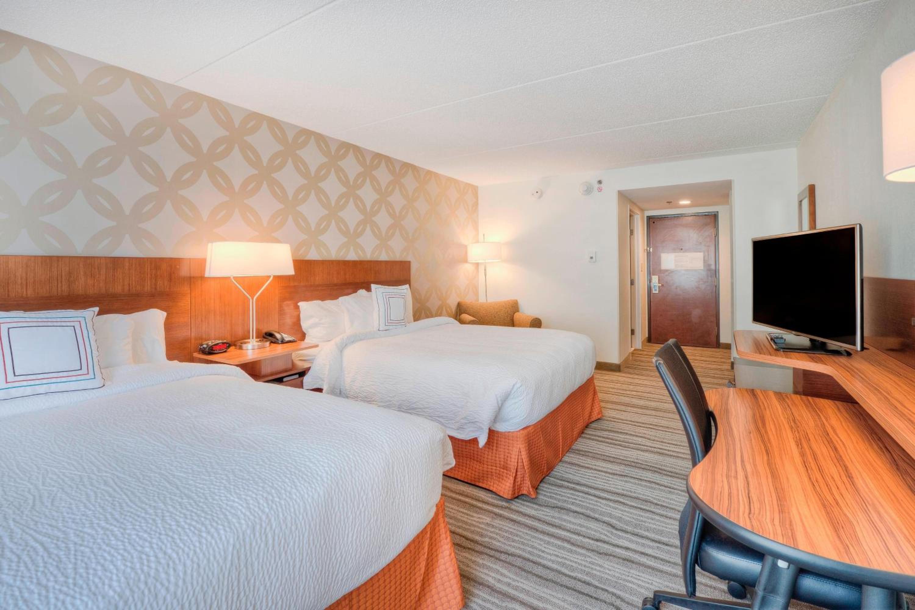 Queen Room with Two Queen Beds - Hearing Accessible - Photo 2