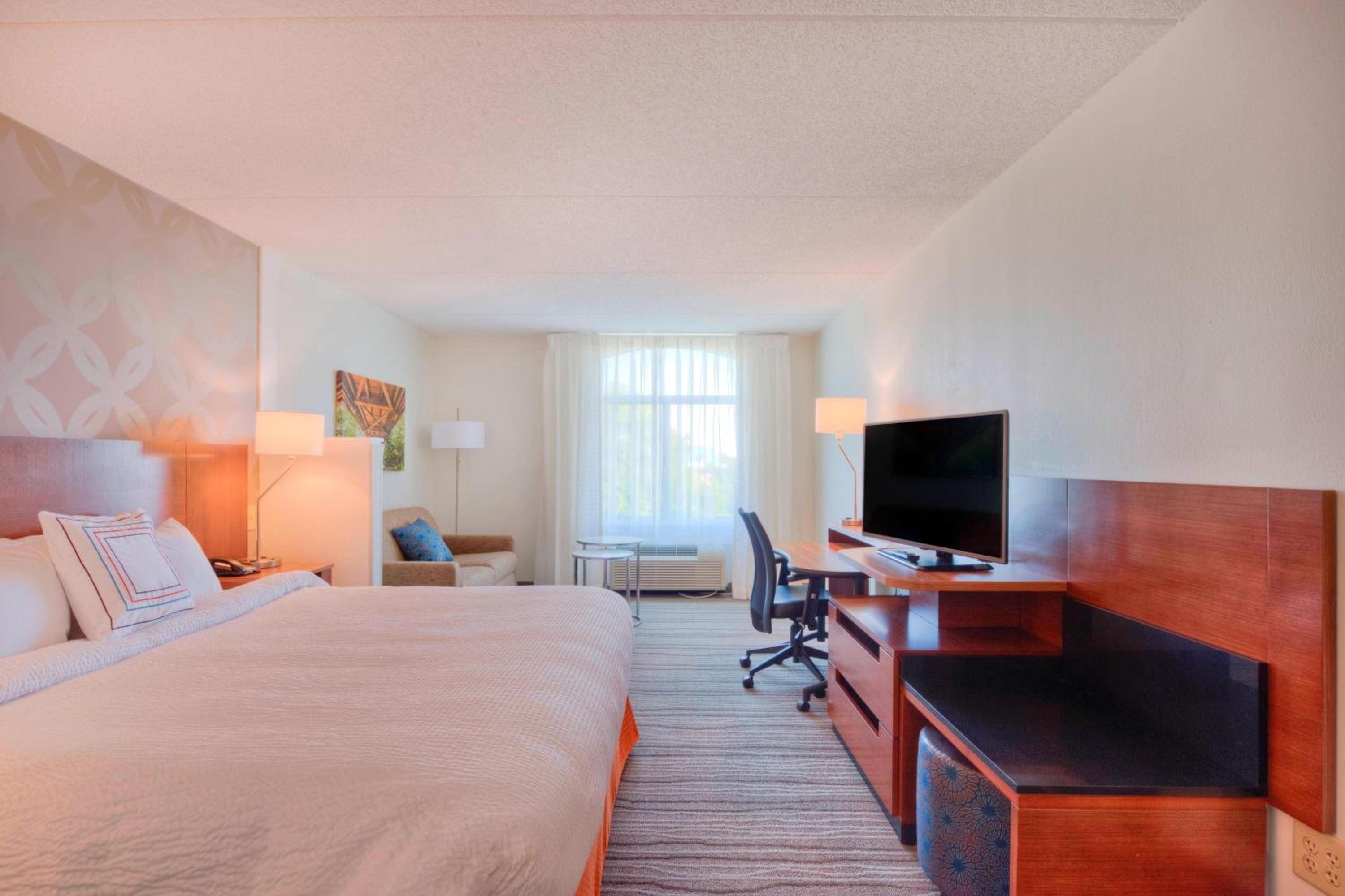 King Room with Bathtub - Mobility Access