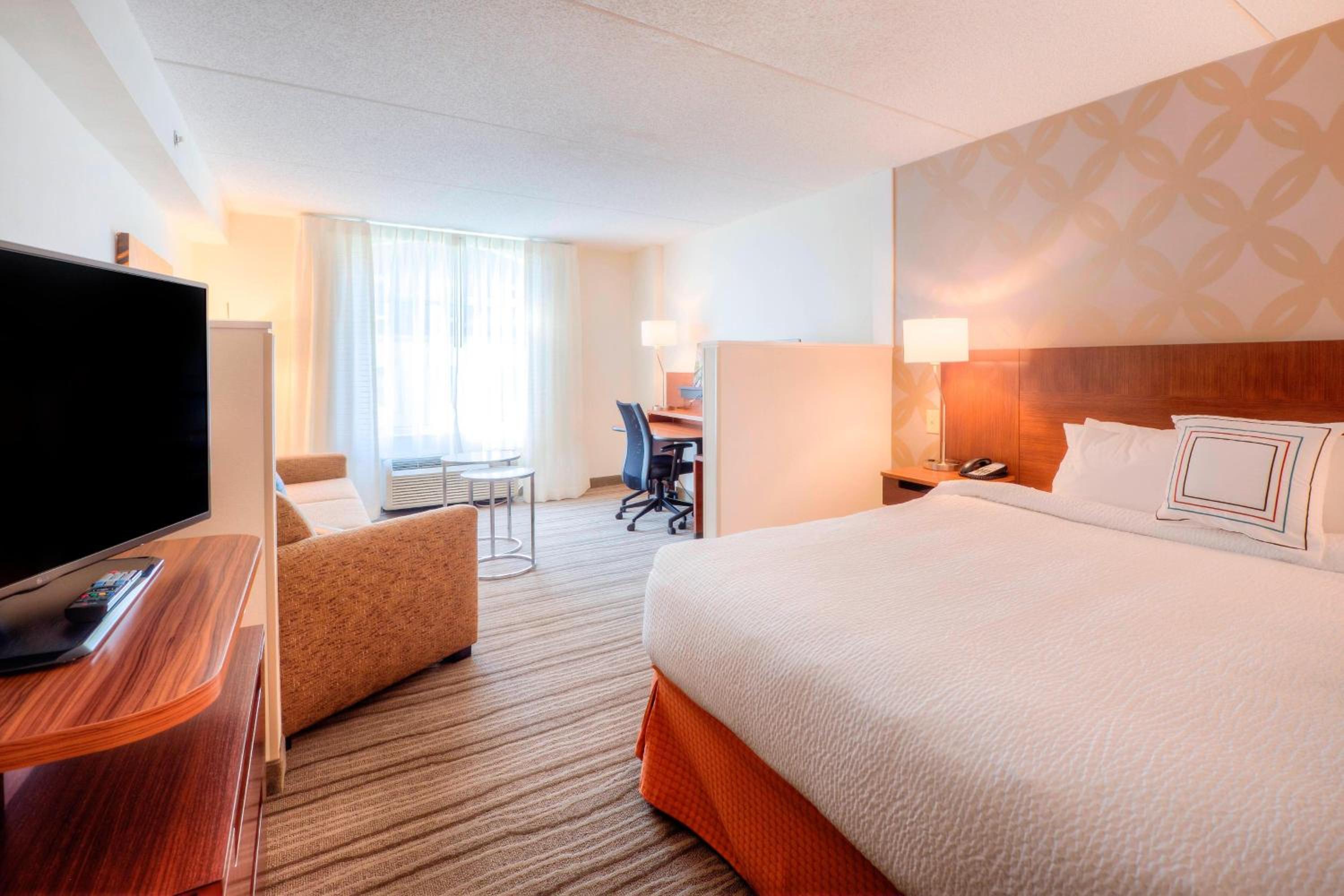 King Suite with Sofa Bed - Photo 4